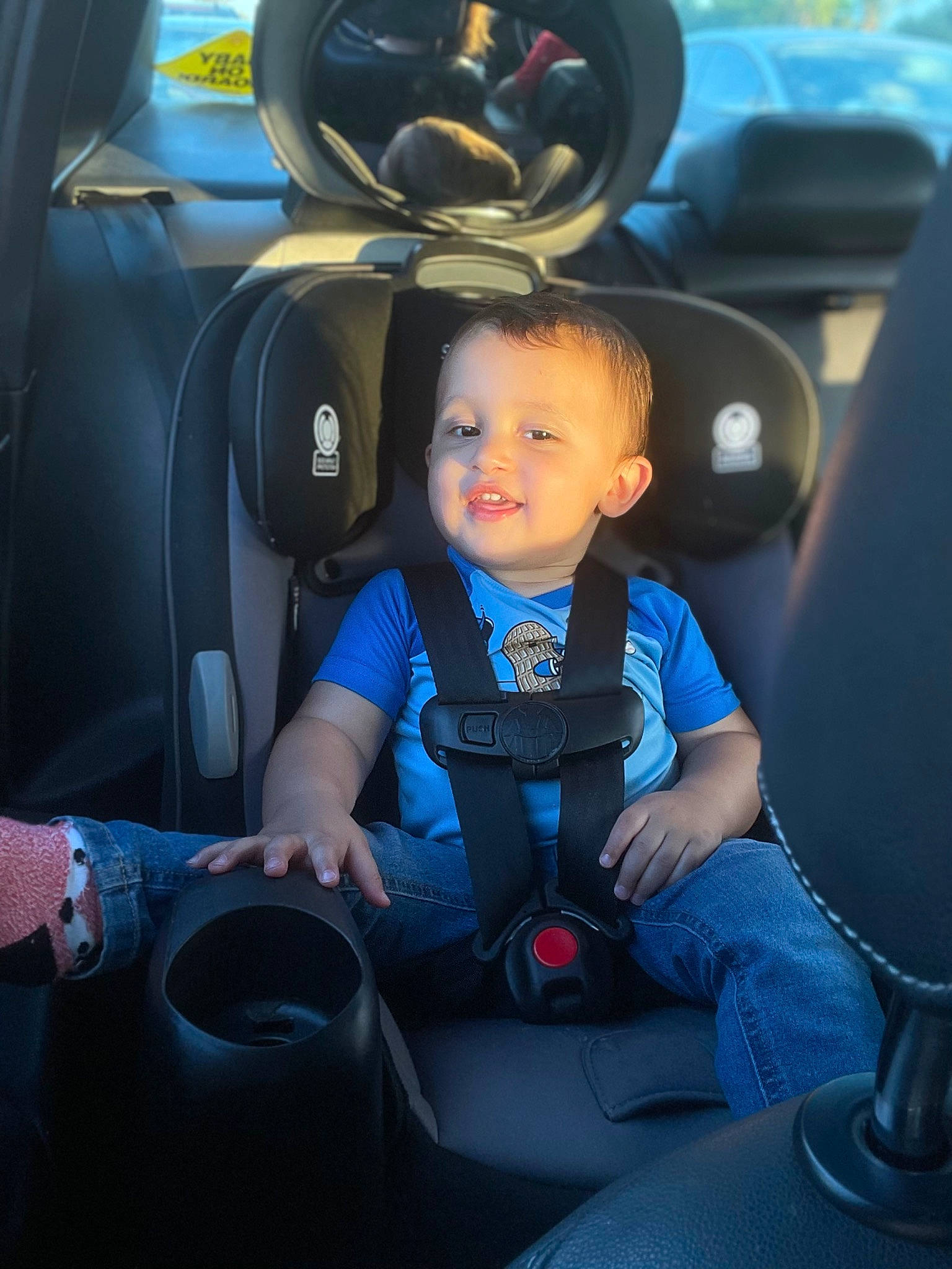 Marco is registered to the contest to win money with this photo: auto_part, automotive_design, automotive_exterior, automotive_wheel_system, car, car_seat, car_seat_cover, comfort, electric_blue, family_car, head_restraint, luxury_vehicle, motor_vehicle, person, personal_luxury_car, steering_part, steering_wheel, toddler, vehicle, vehicle_door