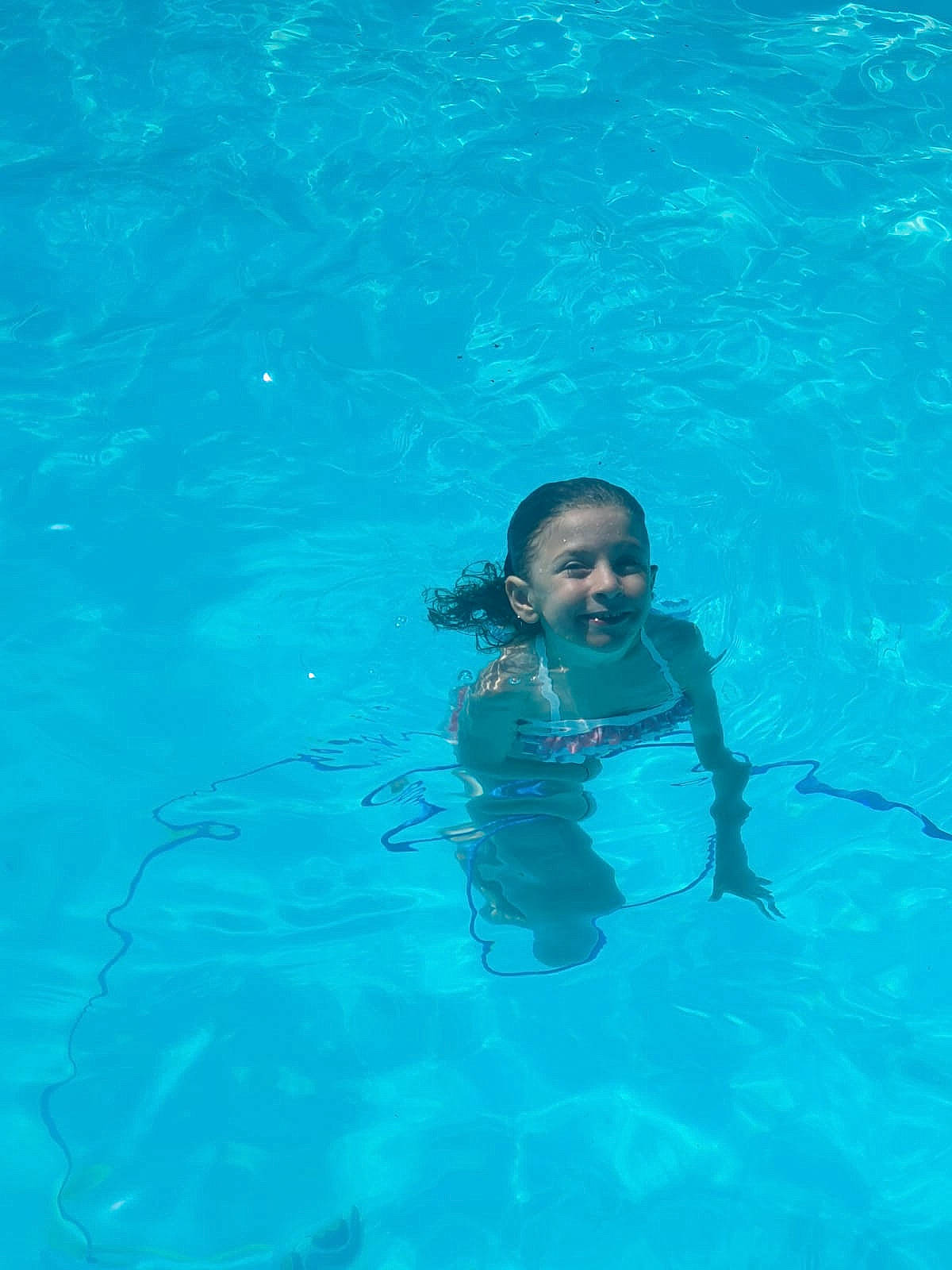Chiara a rejoint le concours — aidez-le/la à gagner de superbes lots ! aqua, azure, blue, electric_blue, face, fluid, fun, happy, joy, leisure, leisure_centre, liquid, outdoor_recreation, person, personal_protective_equipment, recreation, smile, swimmer, swimming_pool, swimwear
