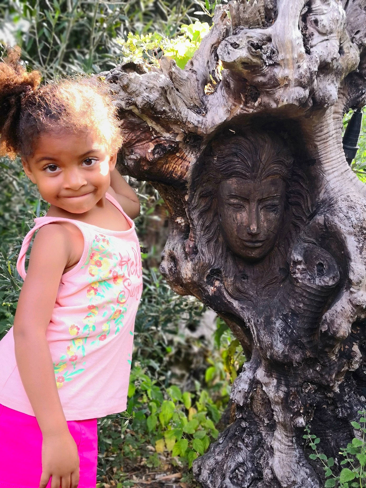 Noelany participe au concours pour gagner de l'argent avec cette photo : adaptation, botany, branch, child, fawn, forest, fun, grass, happy, joy, leaf, person, plant, sculpture, skin, smile, statue, tree, trunk, vacation