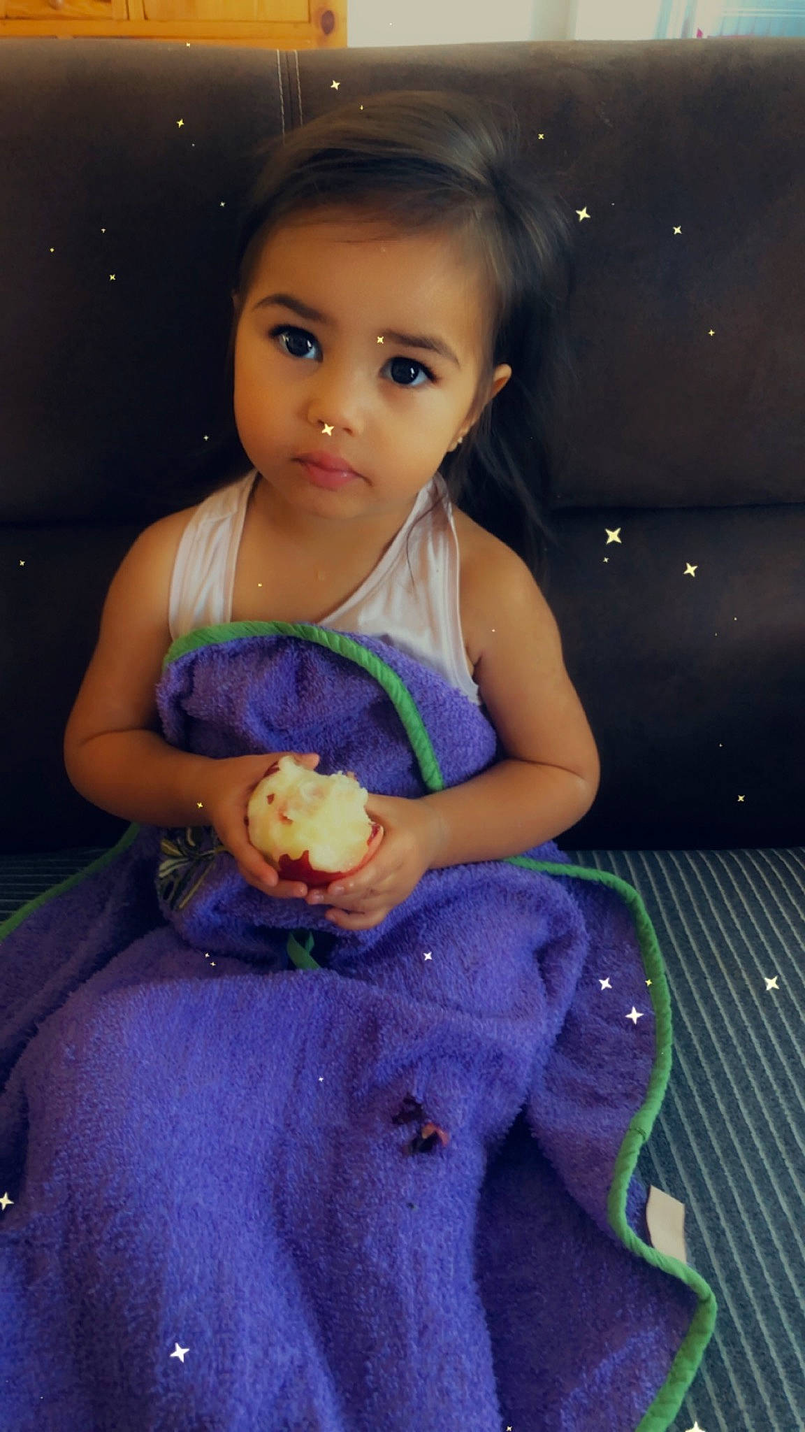 Kaély participe au concours pour gagner de l'argent avec cette photo : baby_toddler_clothing, dress, electric_blue, finger, flash_photography, hair, hairstyle, hand, happy, iris, joint, lip, long_hair, magenta, person, pink, purple, shoulder, skin, toy