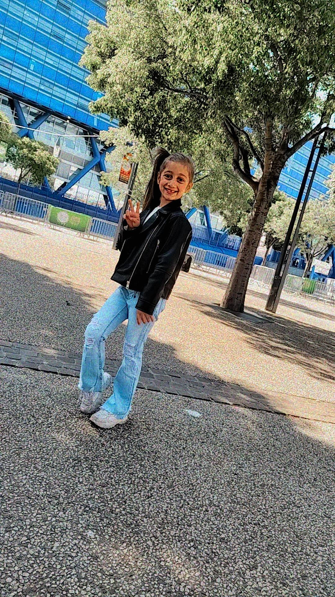 Ines participe au concours pour gagner de l'argent avec cette photo : city, denim, electric_blue, fun, grass, jacket, jeans, joy, leisure, pattern, pedestrian, people_in_nature, person, plant, recreation, sidewalk, smile, street_fashion, toddler, travel