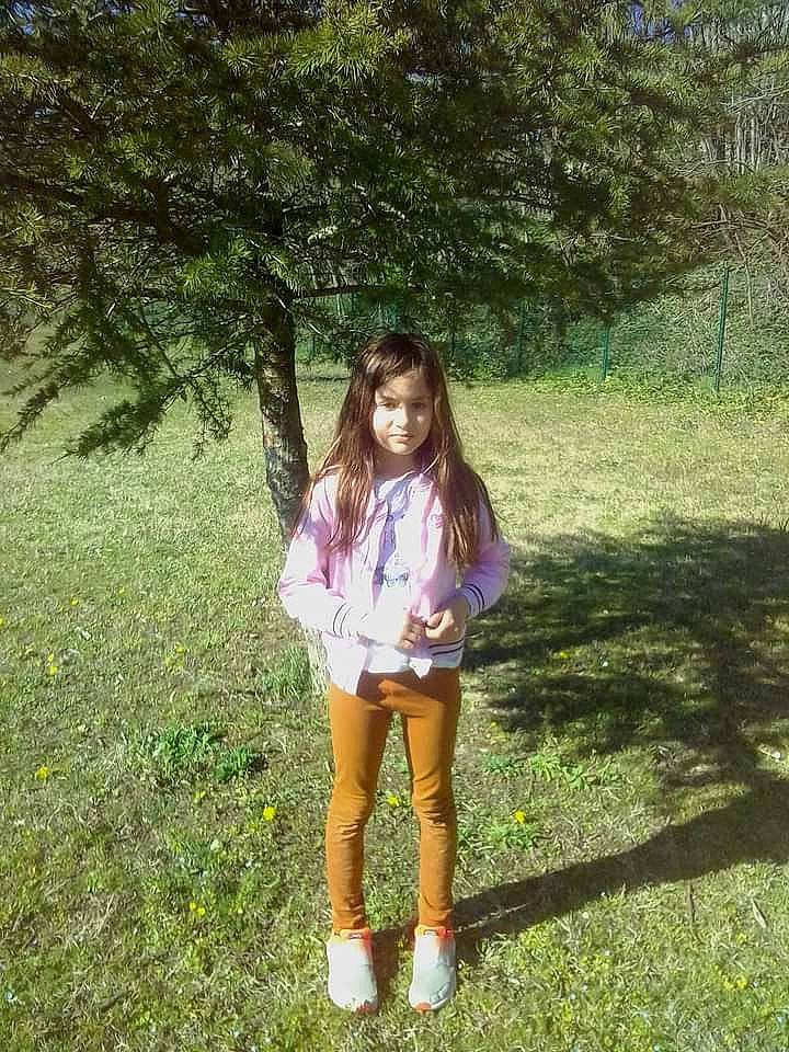 Lya a rejoint le concours — aidez-le/la à gagner de superbes lots ! lavender, long_hair, meadow, people_in_nature, person, spring, sunlight