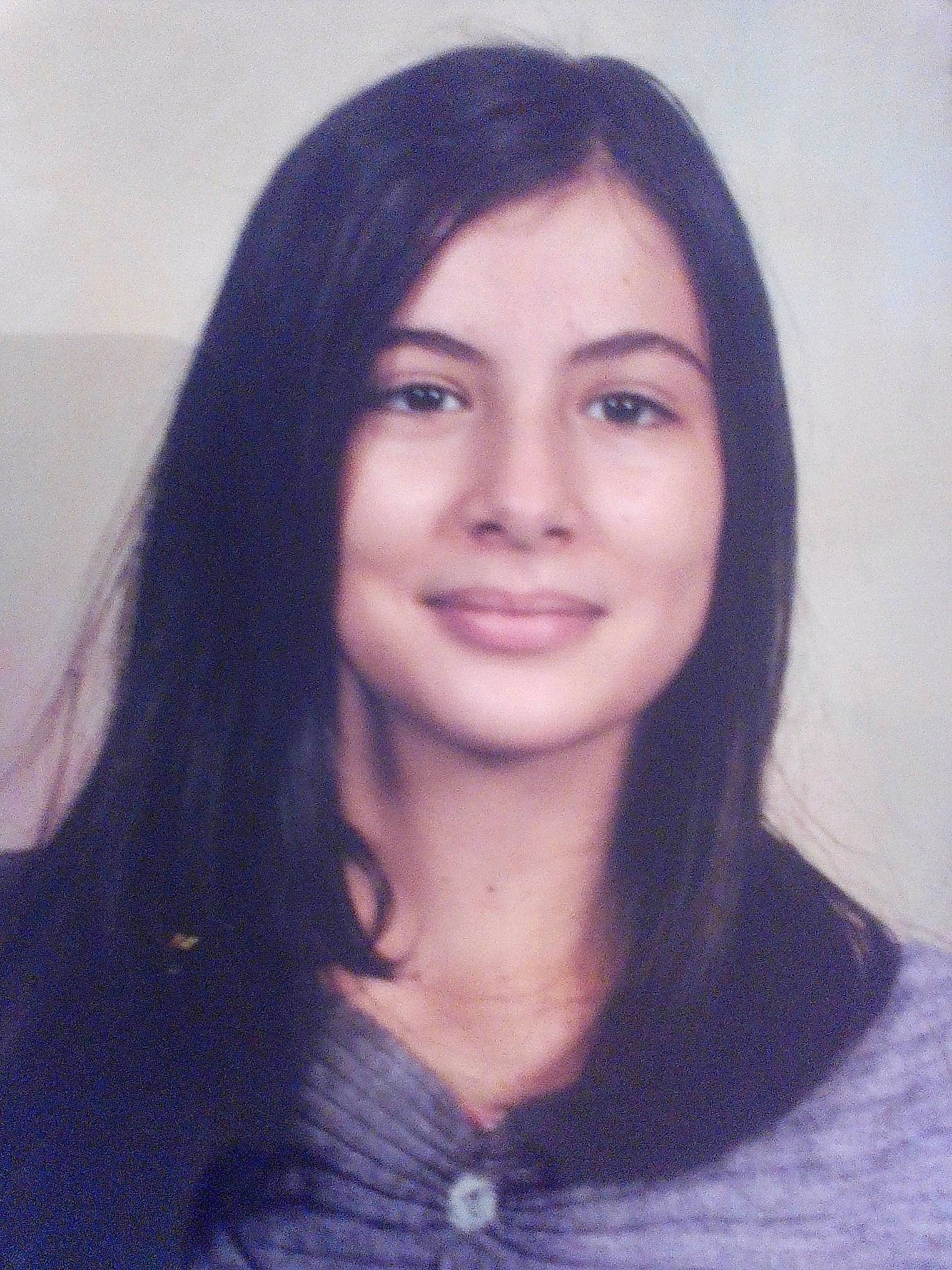 Rosalie participe au concours pour gagner de l'argent avec cette photo : beauty, black_hair, cheek, chin, collar, eye, eyebrow, facial_expression, forehead, hair, hairstyle, iris, jaw, joy, lip, long_hair, neck, nose, organ, person