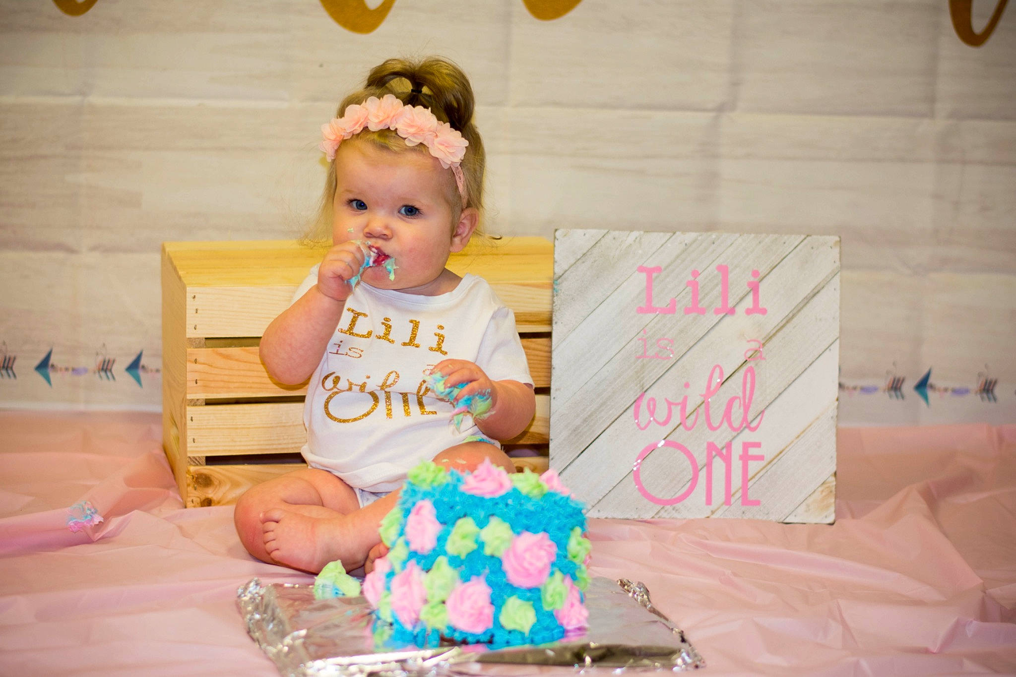 Lili is registered to the contest to win money with this photo: baby, baby_shower, birthday, buttercream, child, event, food, icing, party, person, pink, sugar_paste, sweetness, toddler