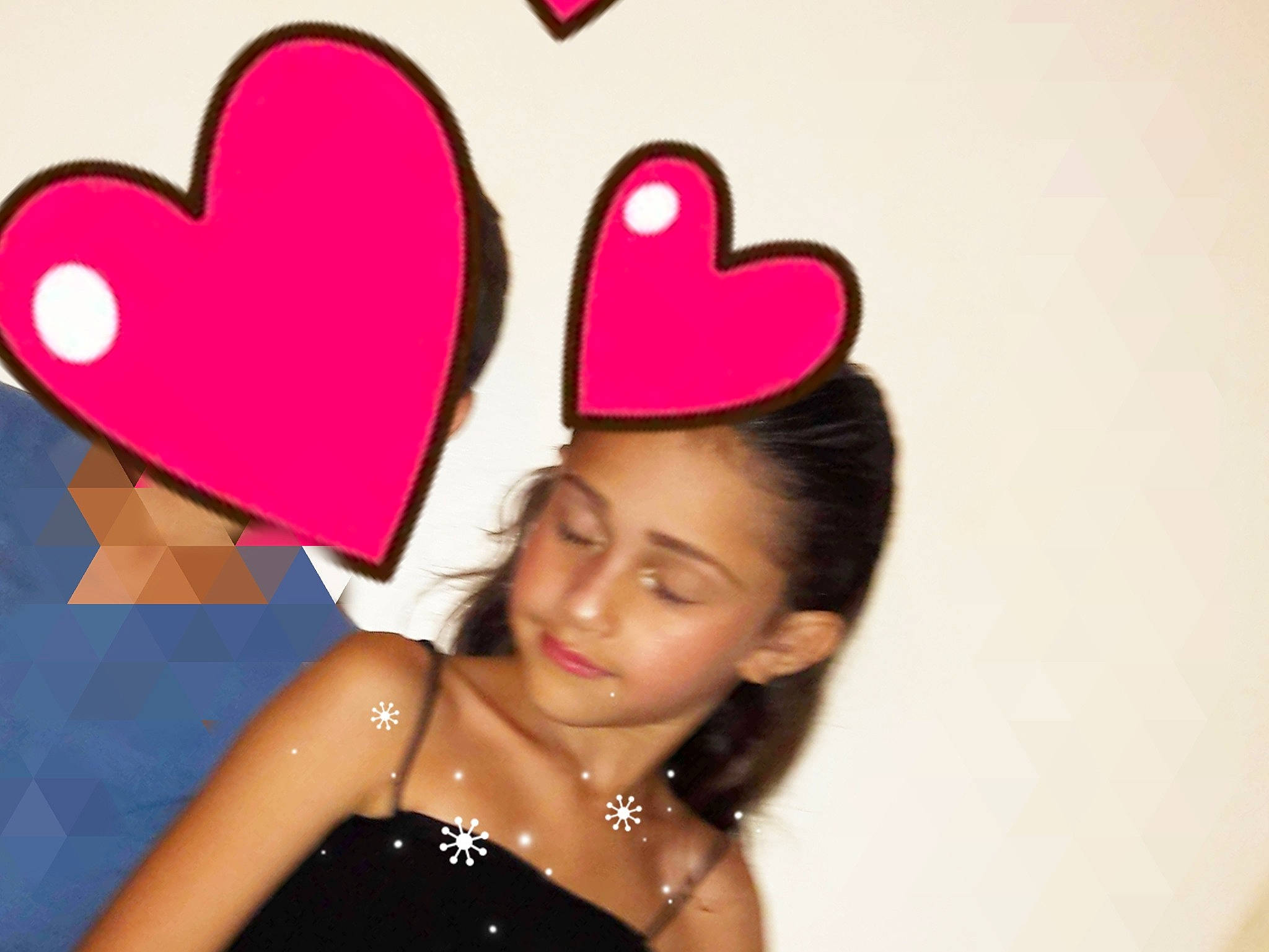 Aaliyah participe au concours pour gagner de l'argent avec cette photo : costume_accessory, ear, fashion_accessory, fun, headgear, heart, love, magenta, person, pink, smile, valentines_day