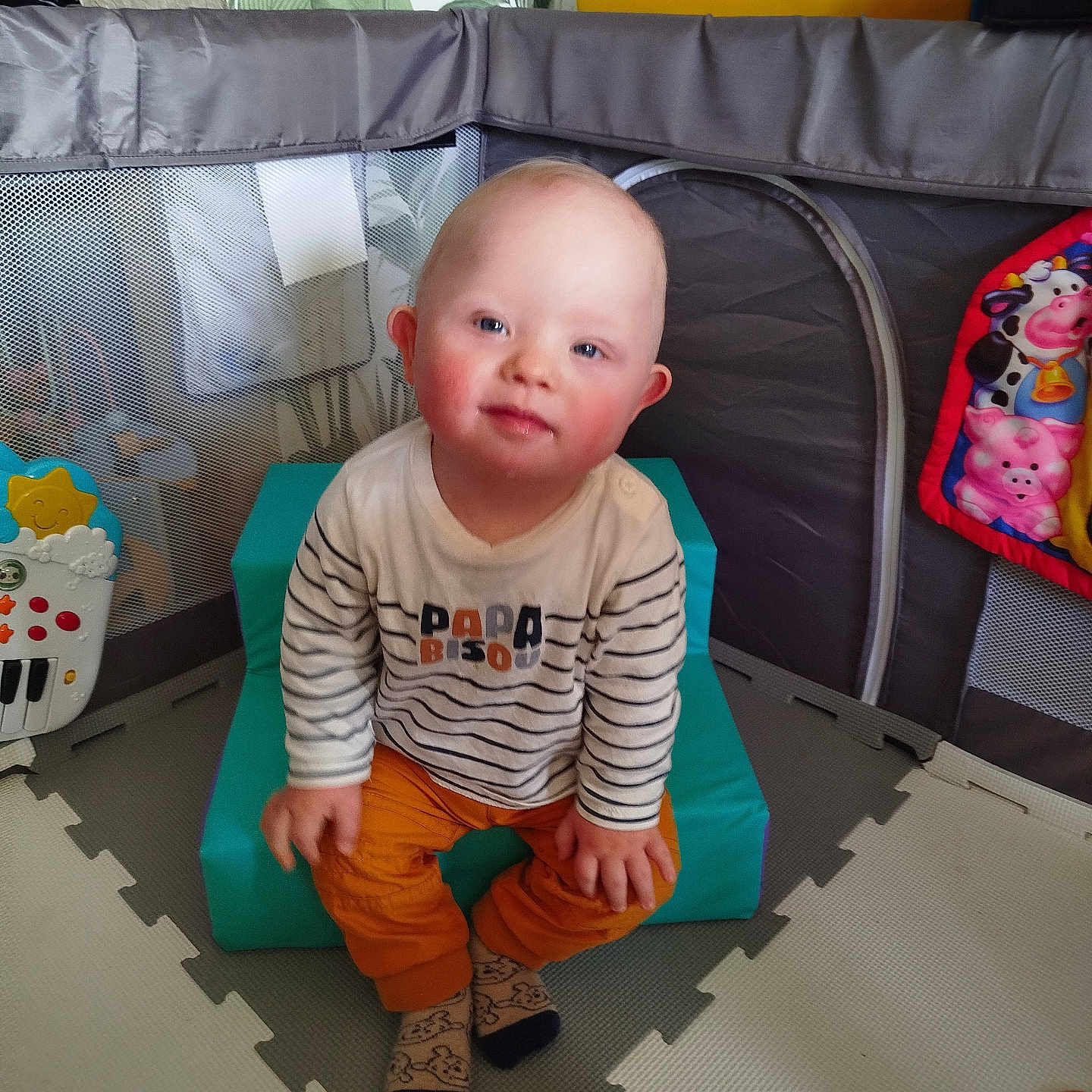 Noha participe au concours pour gagner de l'argent avec cette photo : baby, bodypart, clothing, couch, crib, cushion, face, finger, furniture, hand, head, homedecor, indoors, infantbed, pants, person, photography, portrait, shorts, sitting