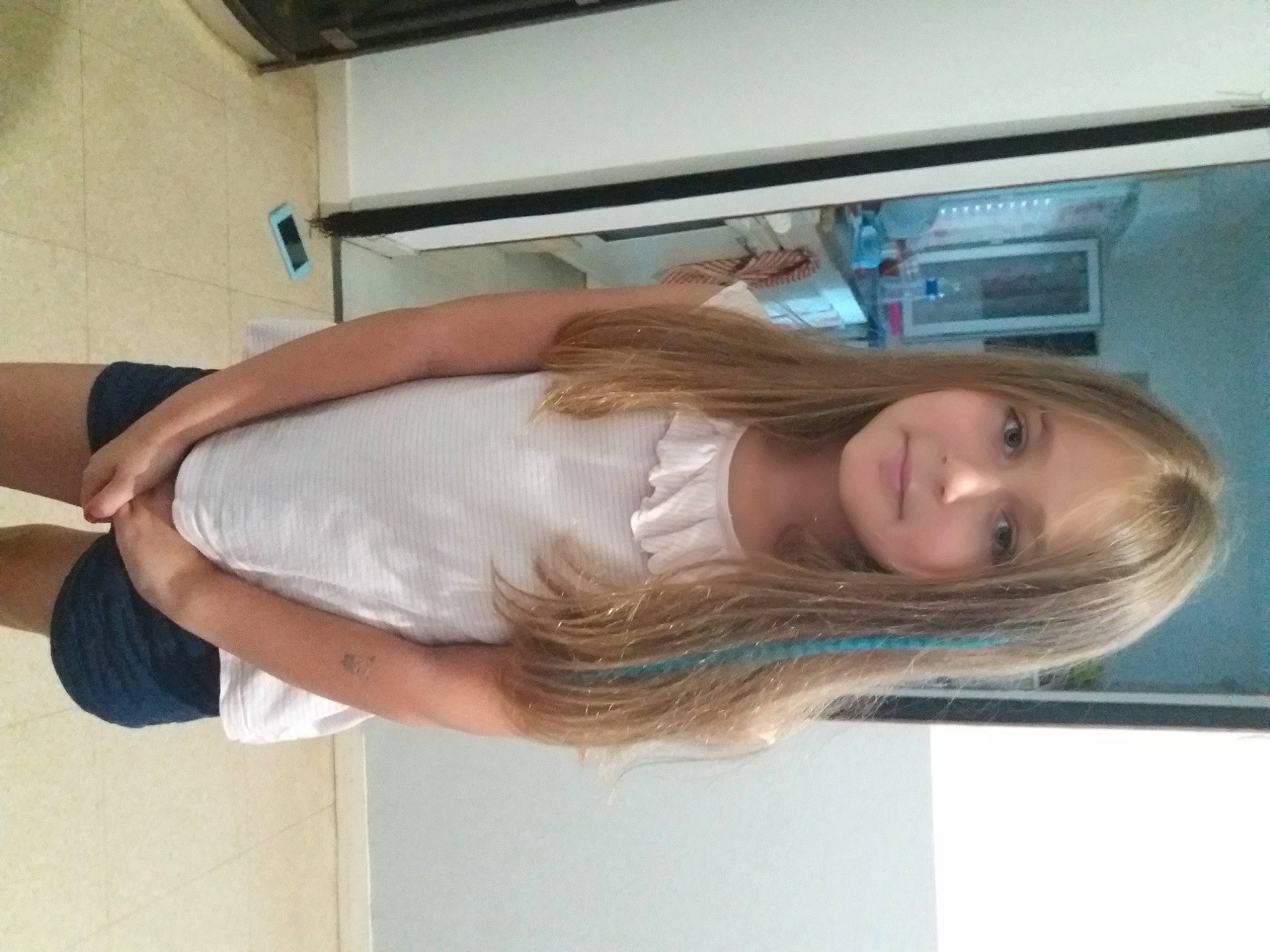 Mary a rejoint le concours — aidez-le/la à gagner de superbes lots ! bridal_accessory, bride, chest, cocktail_dress, comfort, elbow, event, fashion_accessory, fun, gown, happy, human_leg, long_hair, person, room, smile, thigh, vehicle_door, waist, wedding_dress