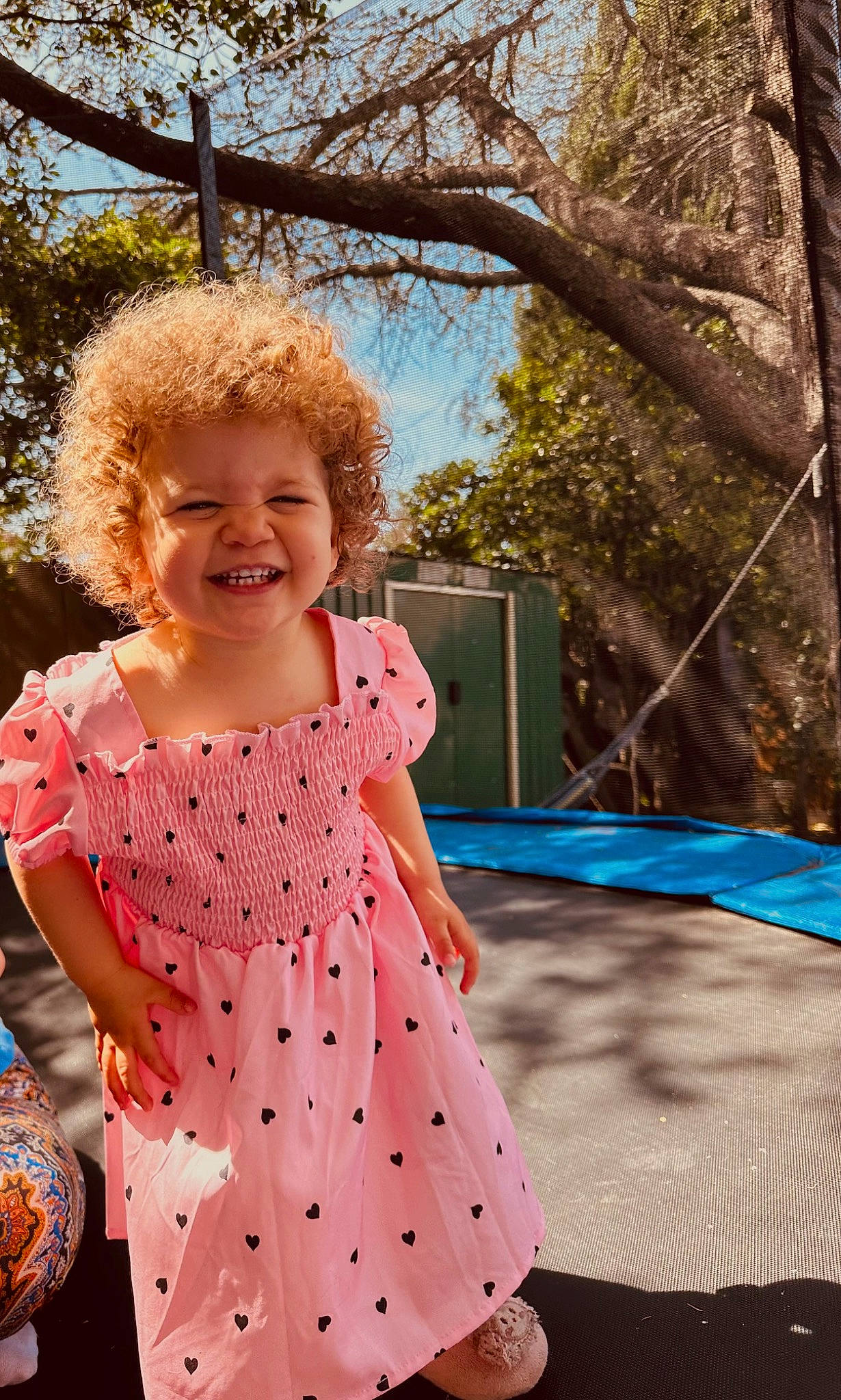 Luna a rejoint le concours — aidez-le/la à gagner de superbes lots ! baby_toddler_clothing, day_dress, dress, event, eye, fun, grass, happy, joy, leisure, magenta, one_piece_garment, pattern, people_in_nature, person, pink, recreation, sky, sleeve, smile