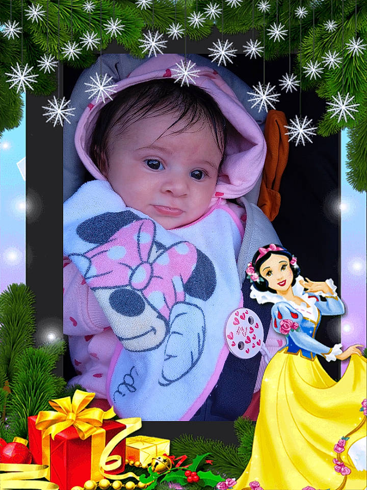 Nicole participe au concours pour gagner de l'argent avec cette photo : baby, baby_toddler_clothing, beauty, child, christmas_decoration, christmas_ornament, christmas_tree, dress, event, grass, happy, holiday, holiday_ornament, nature, ornament, pattern, people_in_nature, person, pink, toddler