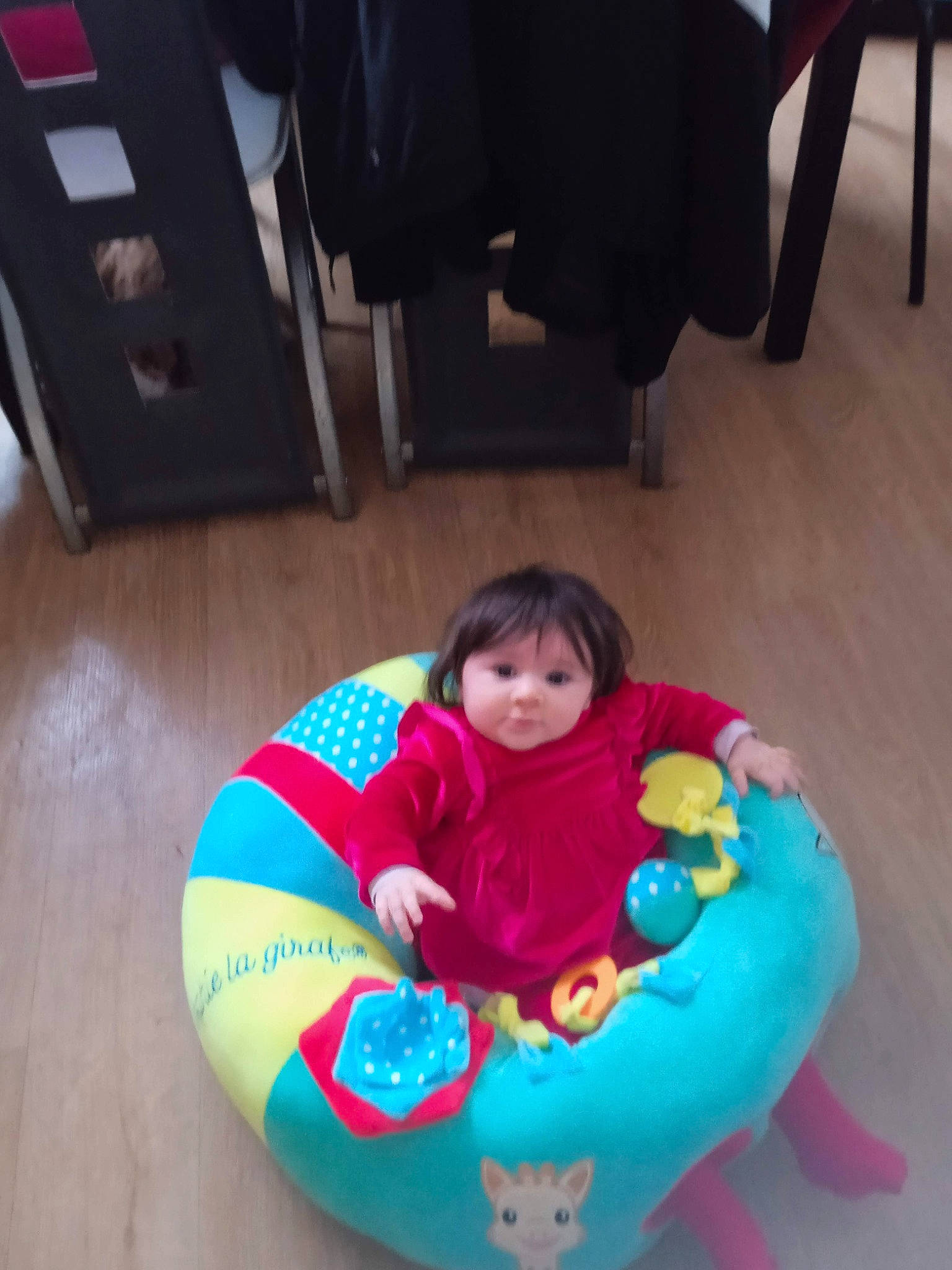 Nicole a rejoint le concours — aidez-le/la à gagner de superbes lots ! baby, baby_float, baby_products, baby_toddler_clothing, chair, child, circle, comfort, floor, flooring, fun, inflatable, leisure, magenta, person, play, recreation, room, sitting, toddler