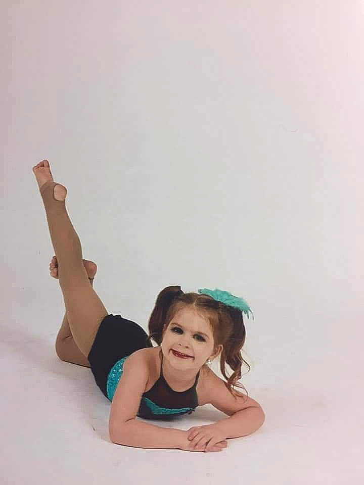 Arianna joined the competition — help win amazing prizes! arm, beauty, elbow, hand, human_body, human_leg, joint, joy, knee, leg, model, person, photo_shoot, photograph, photography, shoulder, sitting, skin, smile, sportswear