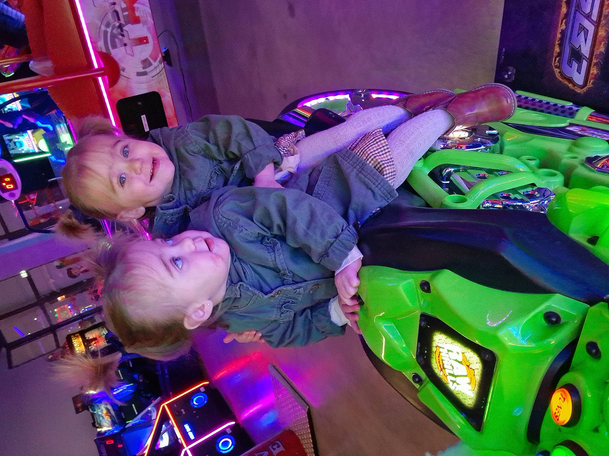 Louisa participe au concours pour gagner de l'argent avec cette photo : audio_equipment, baby, child, electric_blue, entertainment, fun, gadget, green, joy, machine, magenta, motor_vehicle, person, personal_protective_equipment, purple, recreation, room, space, toddler, toy