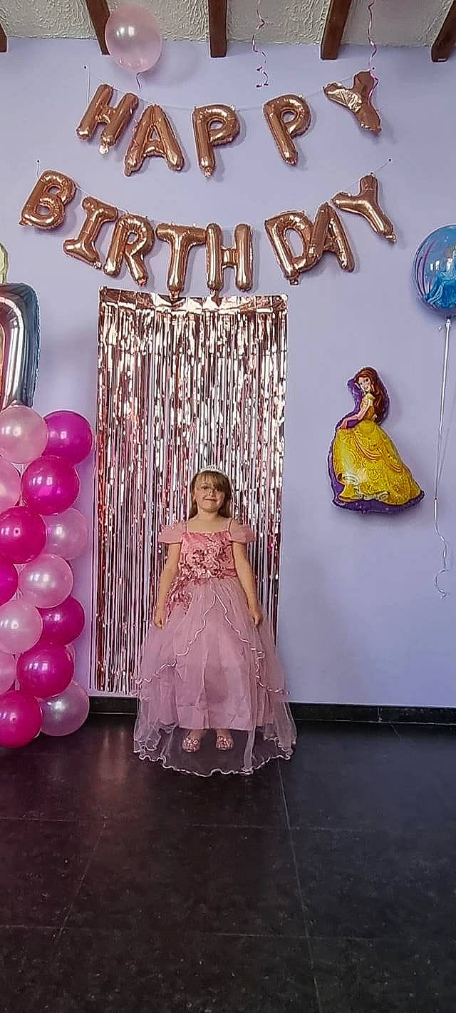 Elisabeth participe au concours pour gagner de l'argent avec cette photo : balloon, bridal_accessory, bridal_party_dress, day_dress, dress, event, fashion_design, font, formal_wear, gown, hoopskirt, joy, lighting, magenta, one_piece_garment, pattern, peach, person, pink, purple