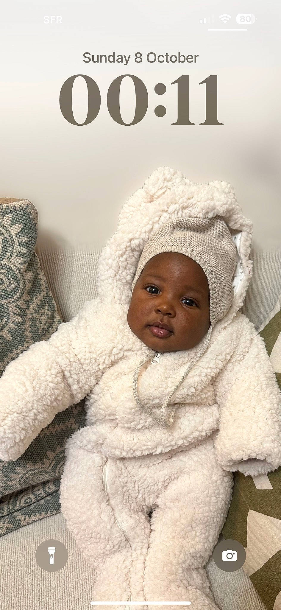 Melyah a rejoint le concours — aidez-le/la à gagner de superbes lots ! art, baby, baby_sleeping, baby_toddler_clothing, beanie, cheek, child, comfort, font, fur, happy, illustration, knit_cap, linens, person, photo_caption, portrait_photography, room, sleeve, toddler