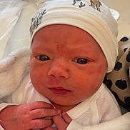 Jules participe au concours pour gagner de l'argent avec cette photo : animal_print, baby, blanket, closeup, clothing, cute, face, hand, hat, indoors, infant, newborn, newborn_baby, portrait, resting, skin, sleepwear, soft, swaddled, white