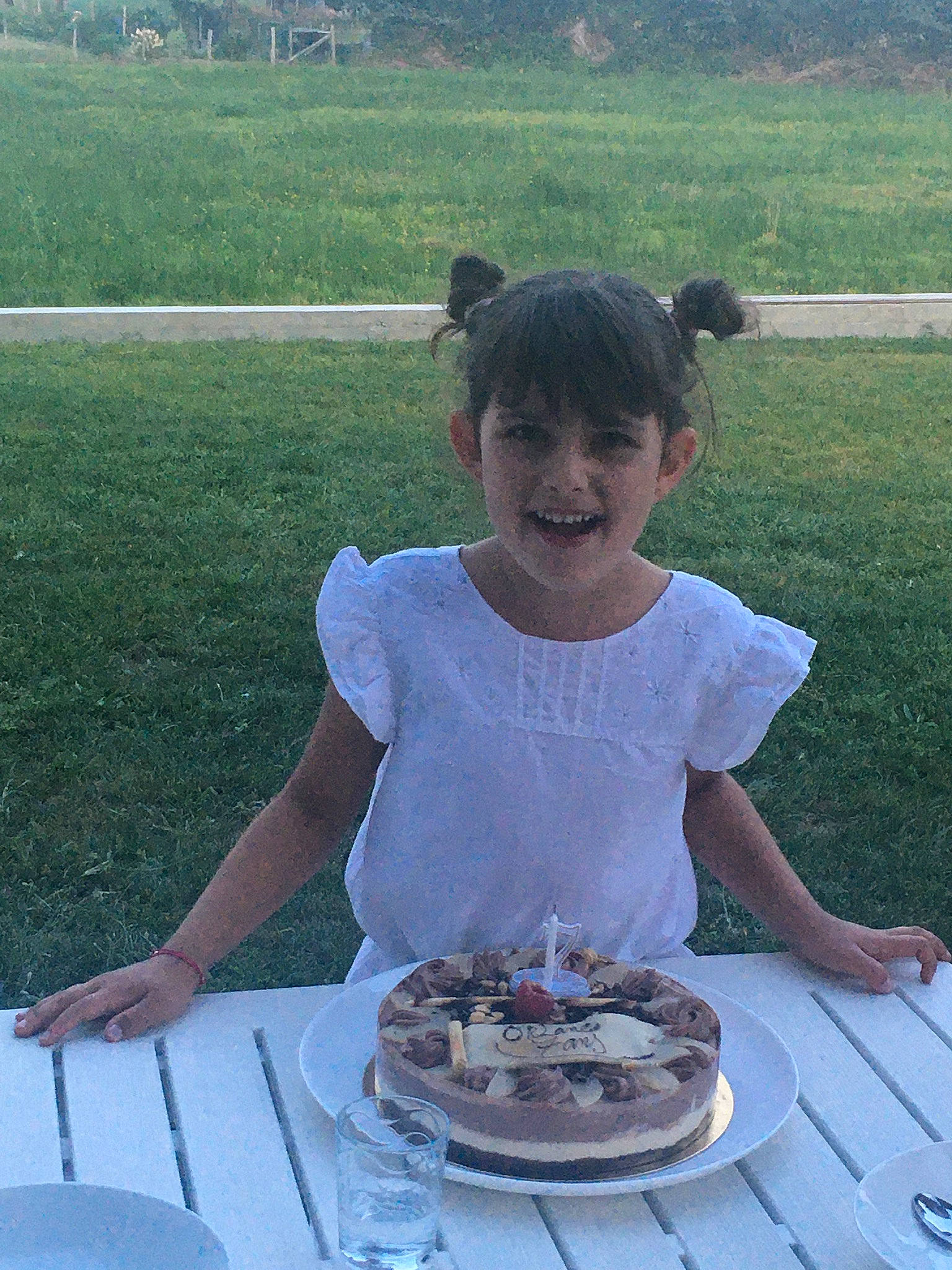 Orlane a rejoint le concours — aidez-le/la à gagner de superbes lots ! baked_goods, birthday_cake, cake, cake_decorating, chair, cooking, cream, cuisine, dish, food, fun, grass, happy, ingredient, joy, person, plate, recipe, smile, sugar_cake