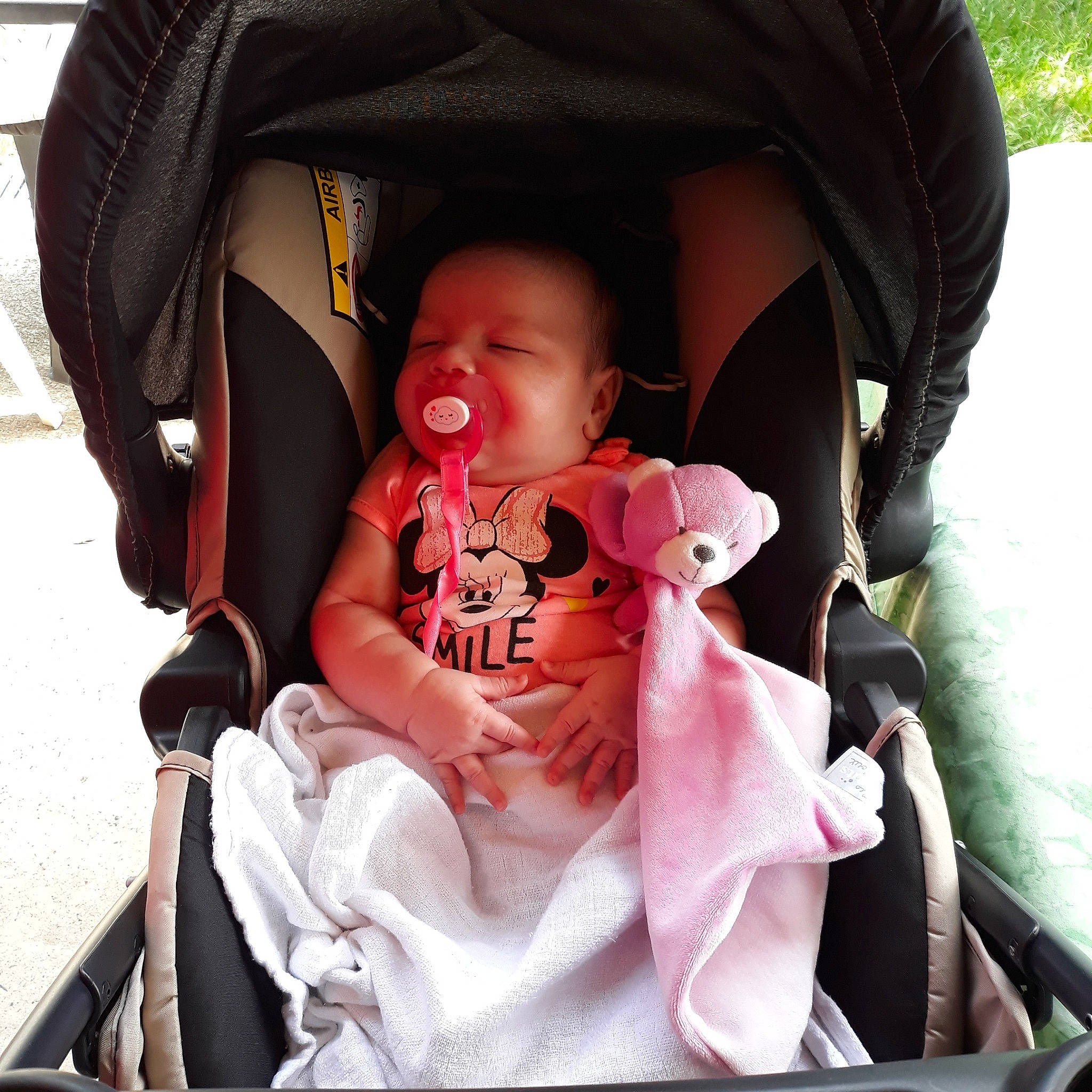 Hélèna a rejoint le concours — aidez-le/la à gagner de superbes lots ! baby, baby_carriage, baby_in_car_seat, baby_products, car_seat, child, joy, person, product, smile, toddler