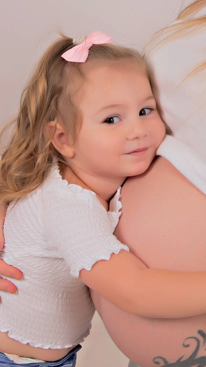 Stelia participe au concours pour gagner de l'argent avec cette photo : baby, beauty, cheek, child, child_model, face, hair_accessory, joy, lip, neck, person, photography, pink, portrait_photography, skin, smile, toddler