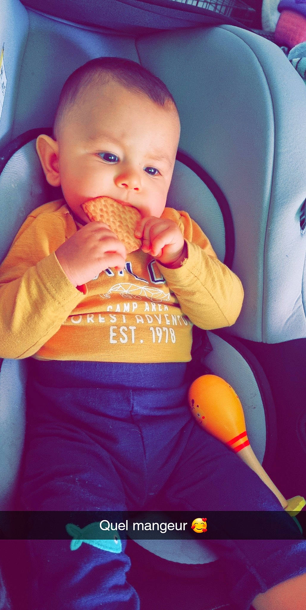 Timaël a rejoint le concours — aidez-le/la à gagner de superbes lots ! baby, baby_toddler_clothing, cheek, child, face, finger, food_craving, fun, gesture, happy, human_body, mouth, muscle, nail, neck, nose, orange, person, sleeve, t_shirt