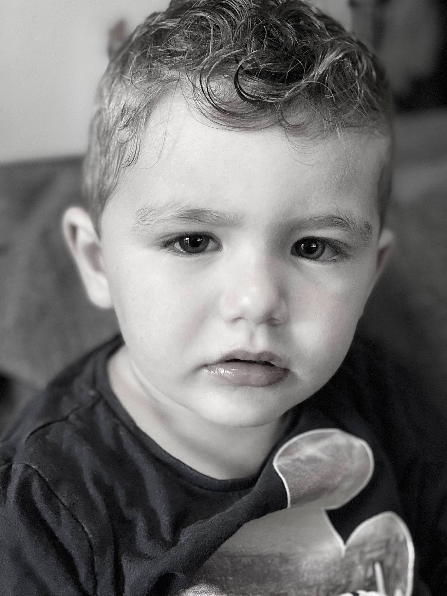 Lissandro a rejoint le concours — aidez-le/la à gagner de superbes lots ! black, black_and_white, cheek, chin, eye, eyebrow, eyelash, flash_photography, forehead, gesture, happy, human, iris, jaw, lip, nose, organ, person, skin, standing