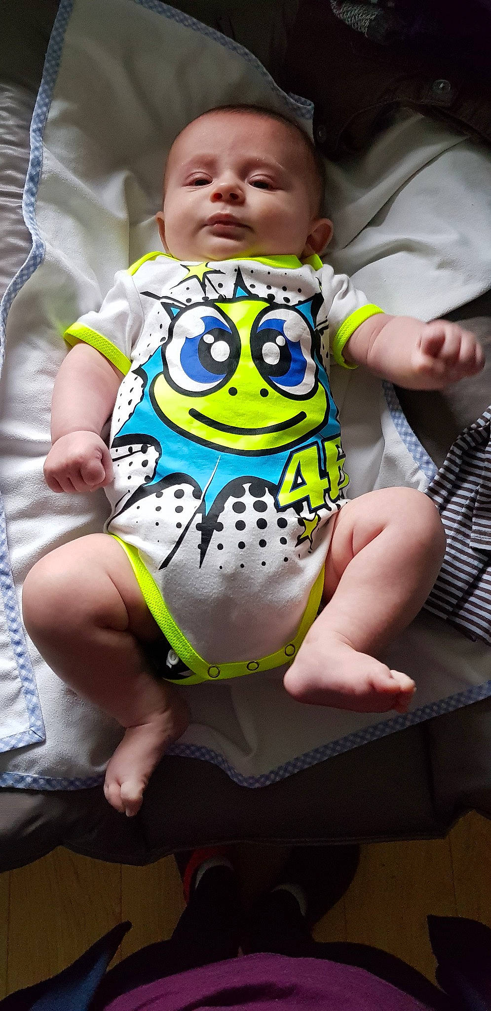 Léo a rejoint le concours — aidez-le/la à gagner de superbes lots ! baby, baby_products, baby_toddler_clothing, child, diaper, person, play, smile, toddler