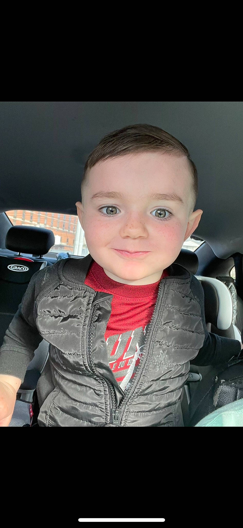 Leo is registered to the contest to win money with this photo: auto_part, automotive_design, automotive_lighting, car_seat, cheek, child, electric_blue, eyebrow, face, family_car, flash_photography, happy, head_restraint, iris, luxury_vehicle, motor_vehicle, person, sleeve, smile, toddler