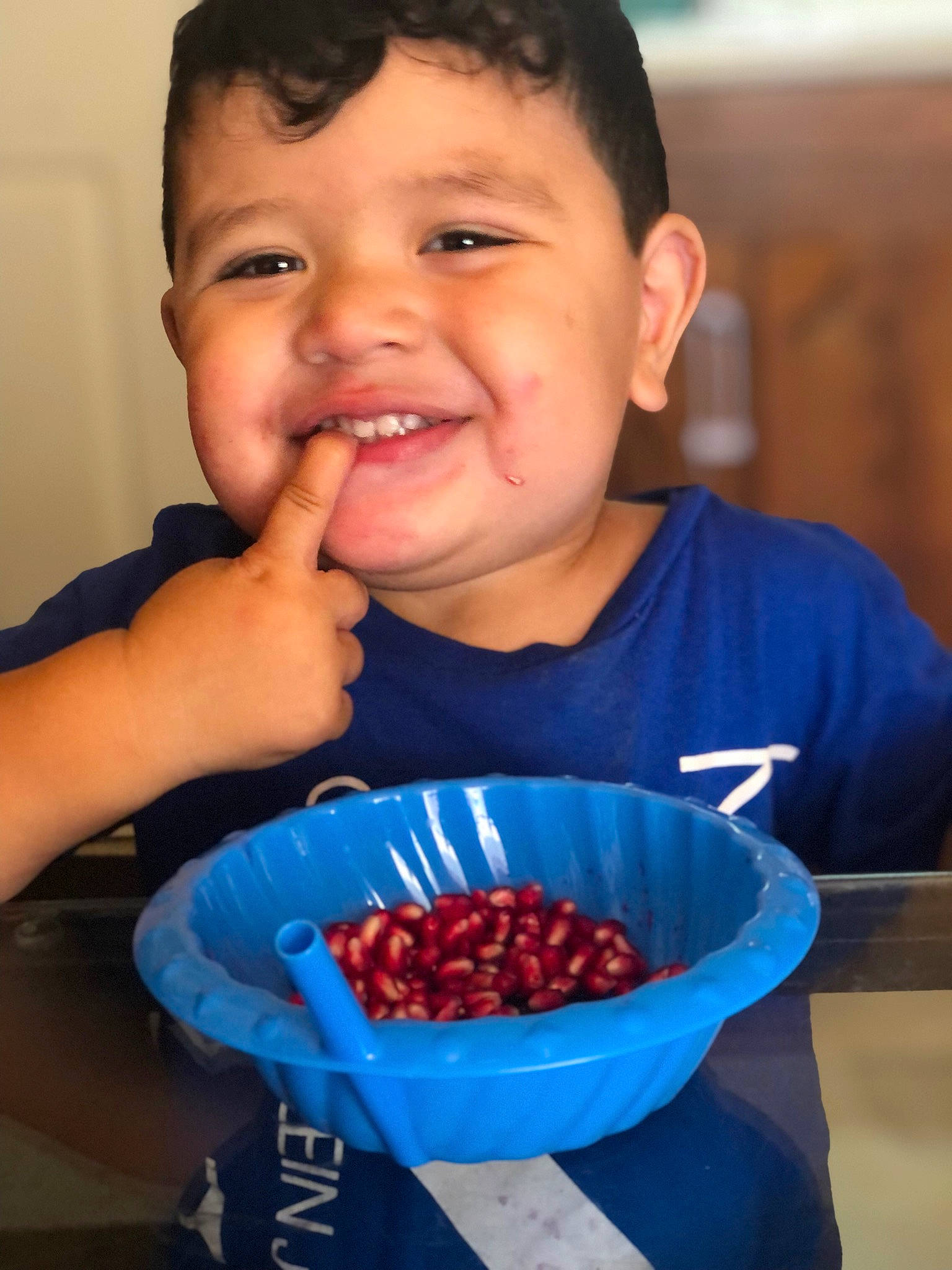 Cristian is registered to the contest to win money with this photo: child, electric_blue, finger, food, fruit, fun, gesture, hand, happy, ingredient, joy, mouth, nail, natural_foods, organ, person, product, sharing, smile, sweetness