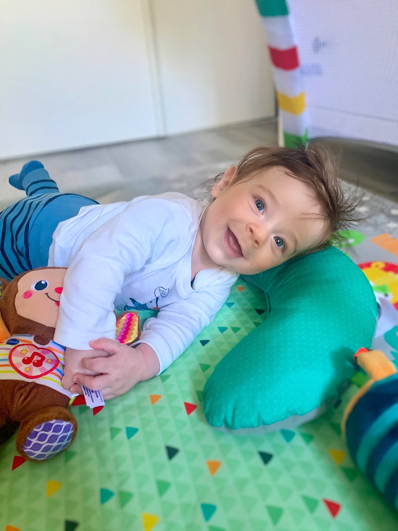 Andrea participe au concours pour gagner de l'argent avec cette photo : baby, baby_playing_with_toys, baby_products, baby_toddler_clothing, baby_toys, child, comfort, face, fun, happy, head, joy, leisure, linens, person, play, room, sitting, skin, smile