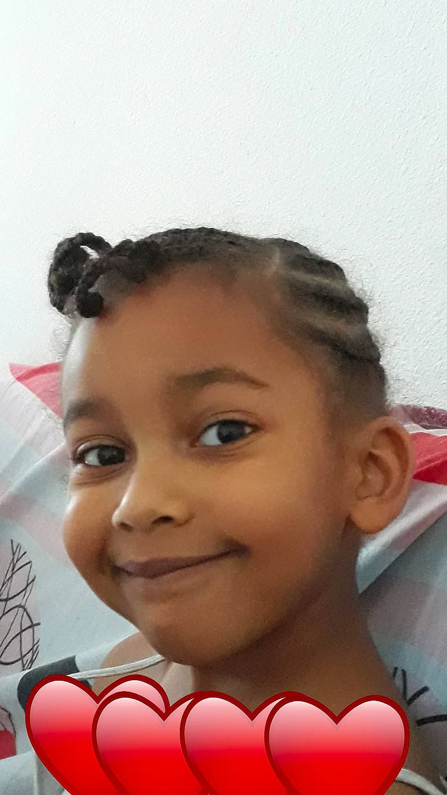 Magali participe au concours pour gagner de l'argent avec cette photo : beauty, black_hair, carmine, cheek, child, chin, event, eye, eyebrow, eyelash, face, forehead, hairstyle, happy, joy, lip, nose, organ, person, skin