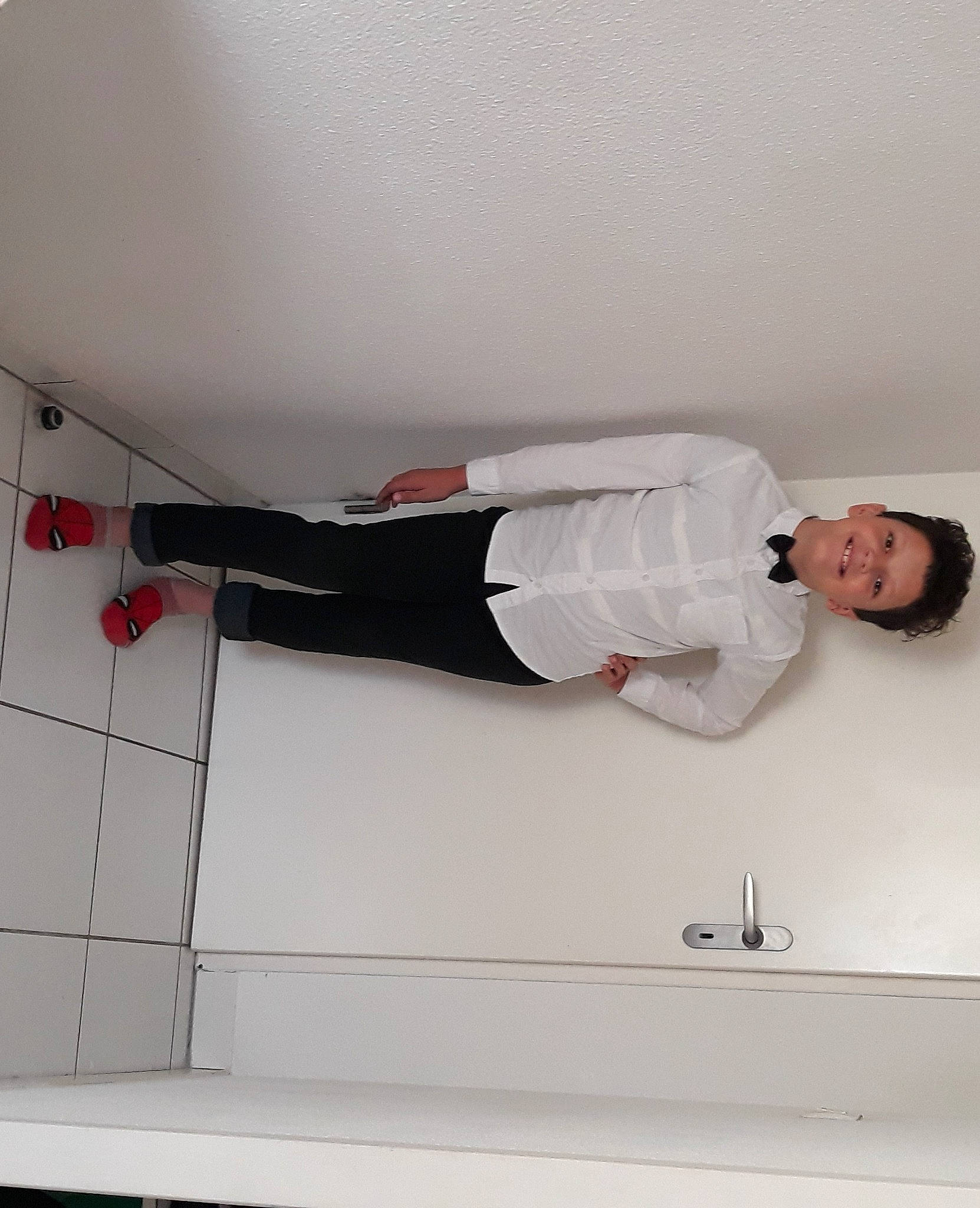 Michel a rejoint le concours — aidez-le/la à gagner de superbes lots ! balance, blazer, ceiling, collar, comfort, dress_shirt, elbow, fashion_design, human_leg, joy, knee, person, plaster, room, sleeve, sportswear, street_fashion, thigh, waist, walking_shoe