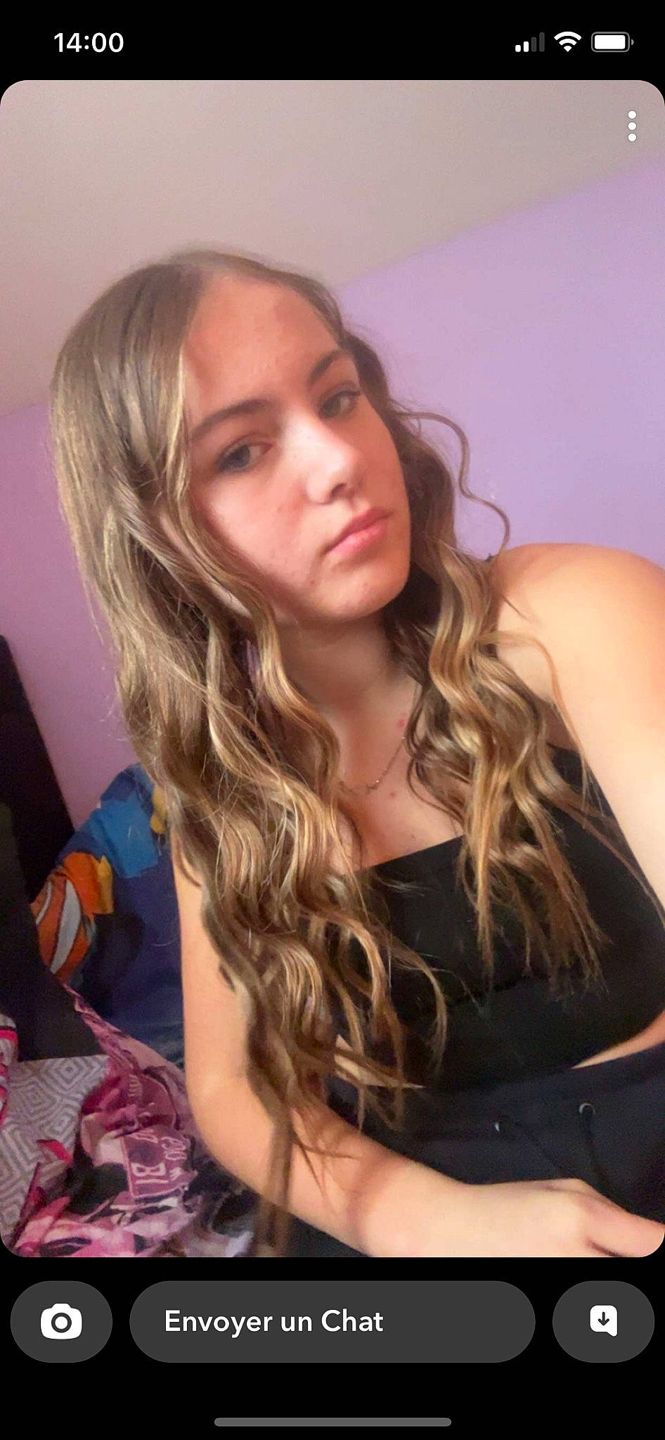 Emy participe au concours pour gagner de l'argent avec cette photo : black_hair, blond, brown_hair, chest, comfort, eyelash, fashion_model, flash_photography, hair, human_leg, jewellery, layered_hair, lip, lipstick, long_hair, person, sitting, step_cutting, surfer_hair, thigh