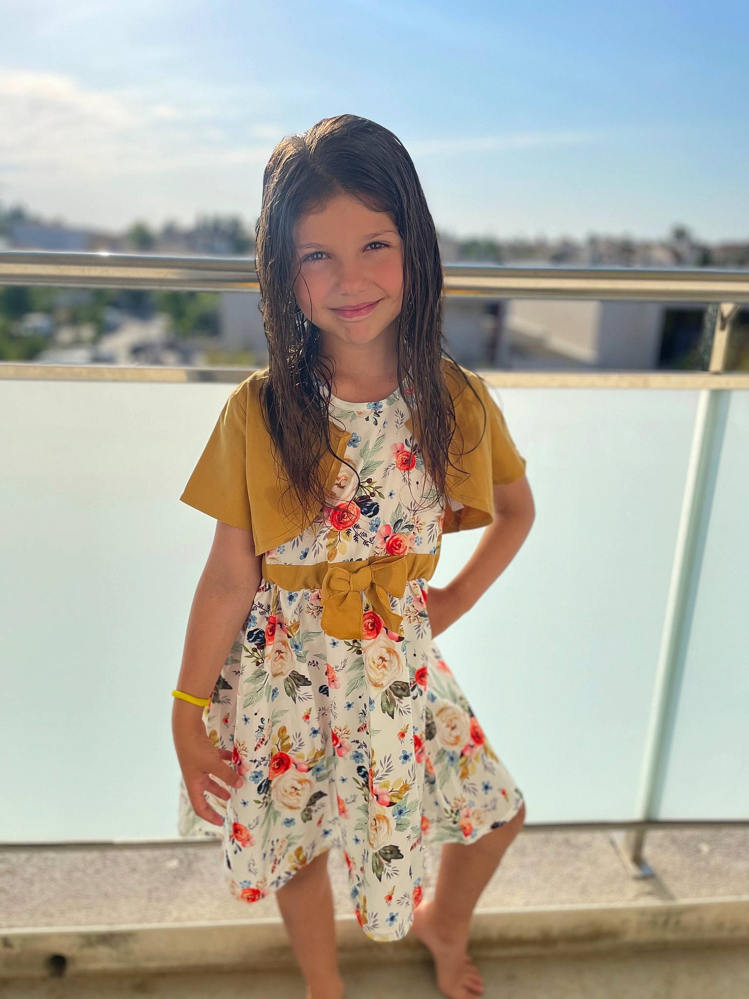 Lindsay participe au concours pour gagner de l'argent avec cette photo : cloud, day_dress, dress, fashion, fashion_design, fashion_model, happy, human_leg, joy, knee, leg, long_hair, neck, pattern, person, skin, sky, sleeve, summer, thigh