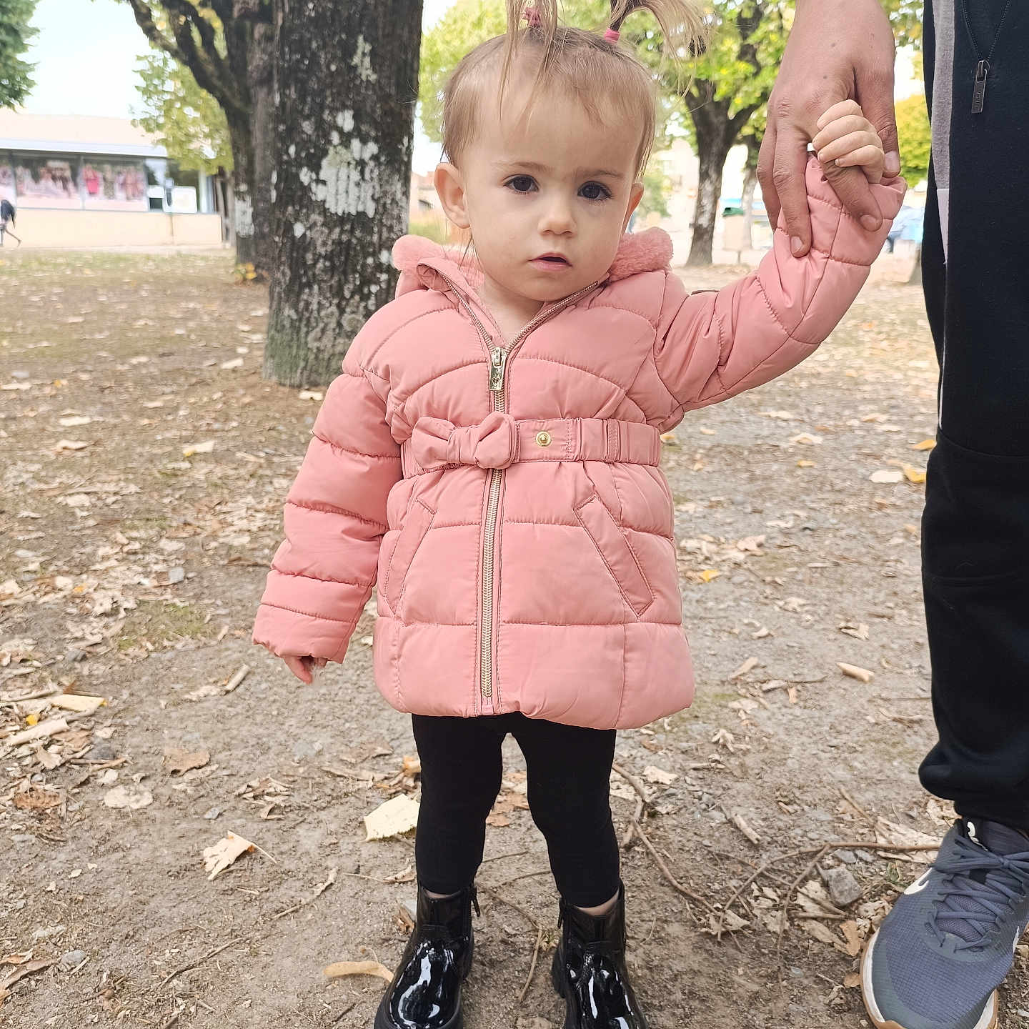 Helynna participe au concours pour gagner de l'argent avec cette photo : child, clothing, coat, face, female, footwear, girl, grass, head, jacket, outdoors, pants, person, photography, plant, portrait, shoe, sneaker, tree, walking