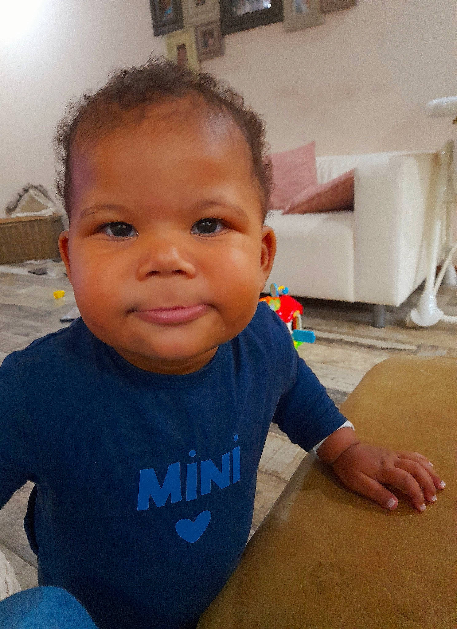 Kataleya participe au concours pour gagner de l'argent avec cette photo : baby_toddler_clothing, cheek, chin, eye, eyebrow, finger, floor, forehead, hair, happy, iris, mouth, neck, nose, person, shoulder, skin, sleeve, smile, t_shirt