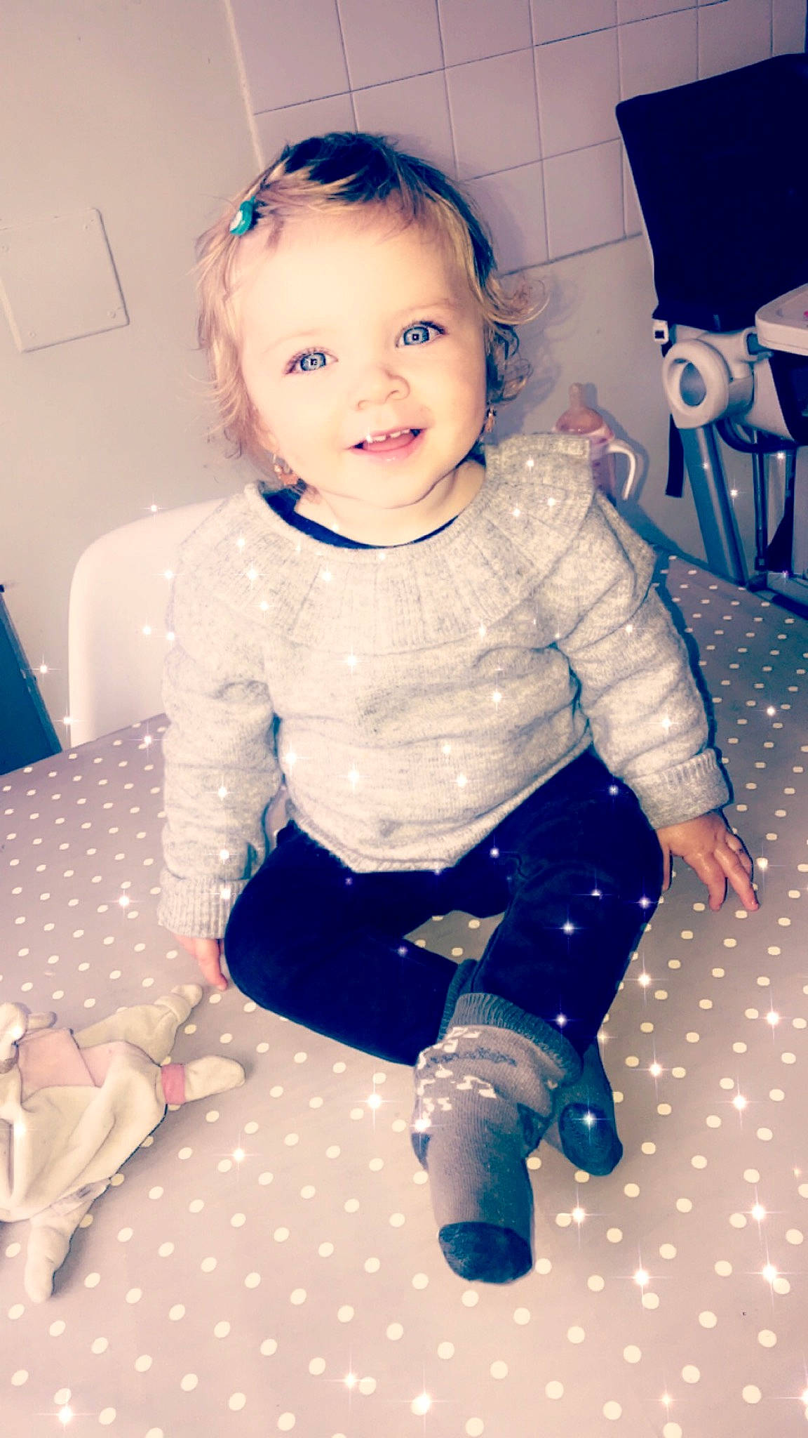 Tiziana  a rejoint le concours — aidez-le/la à gagner de superbes lots ! blue, boy, cheek, child, day, eye, facial_expression, fun, girl, hair, head, human_hair_color, infant, joy, person, photograph, sitting, skin, smile, standing