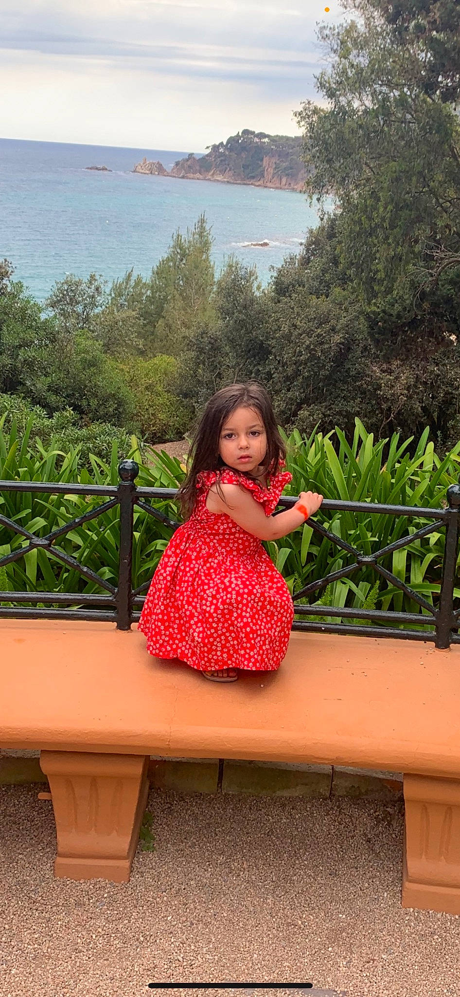 Sophia participe au concours pour gagner de l'argent avec cette photo : baby_toddler_clothing, botany, fun, grass, happy, landscape, leisure, magenta, morning, pattern, person, plant, sky, thigh, toddler, travel, tree, waist, water, window