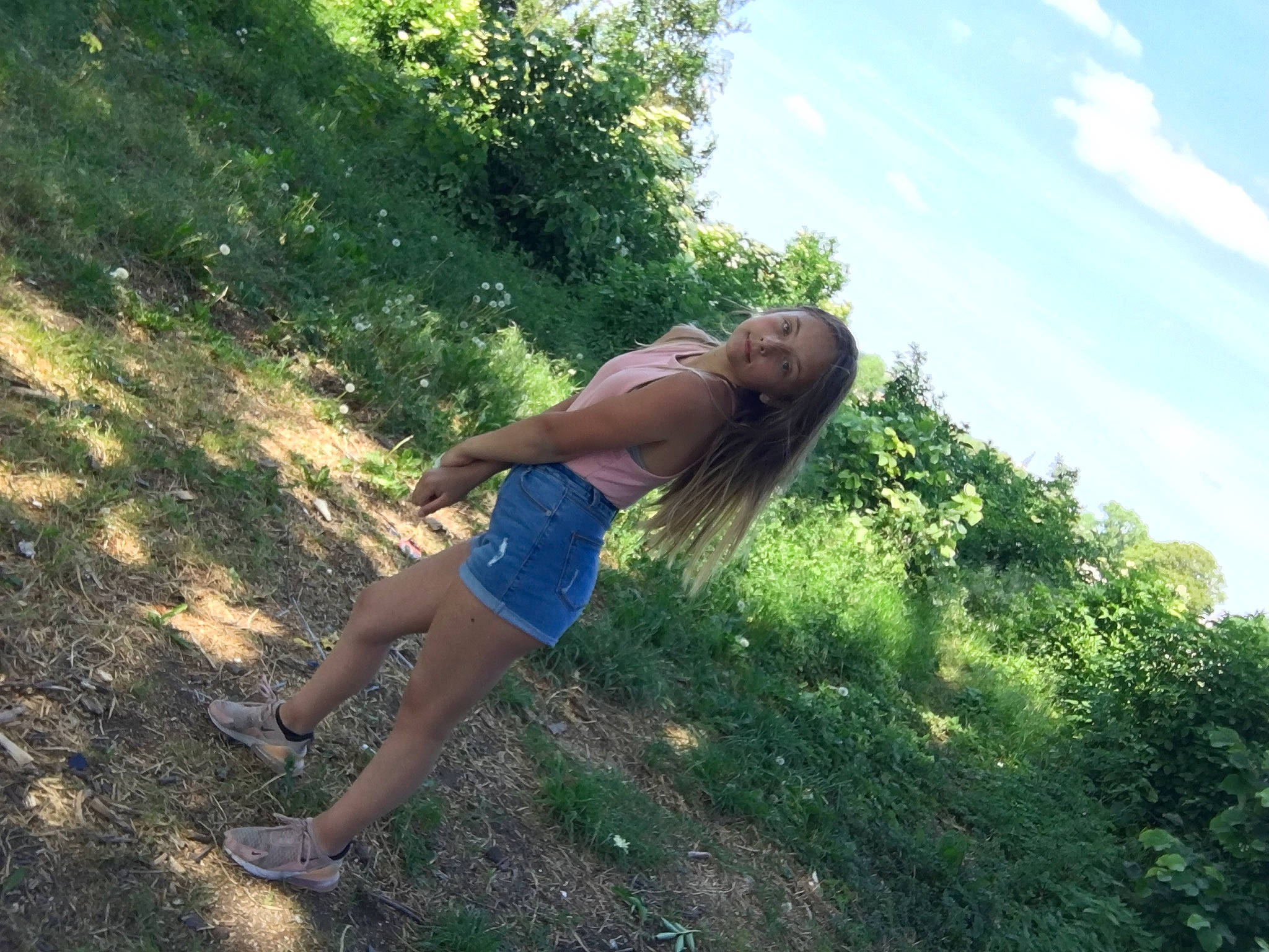 Inès participe au concours pour gagner de l'argent avec cette photo : blond, fawn, fun, grass, leg, leisure, people_in_nature, person, photograph, photography, plant, summer, sunlight, tree, vacation