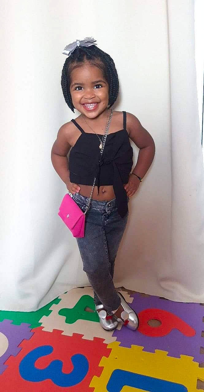 Djanily participe au concours pour gagner de l'argent avec cette photo : abdomen, black_hair, denim, face, fashion_design, flash_photography, fun, happy, jeans, jewellery, joy, magenta, person, pink, sleeve, smile, textile, thigh, toddler, trunk