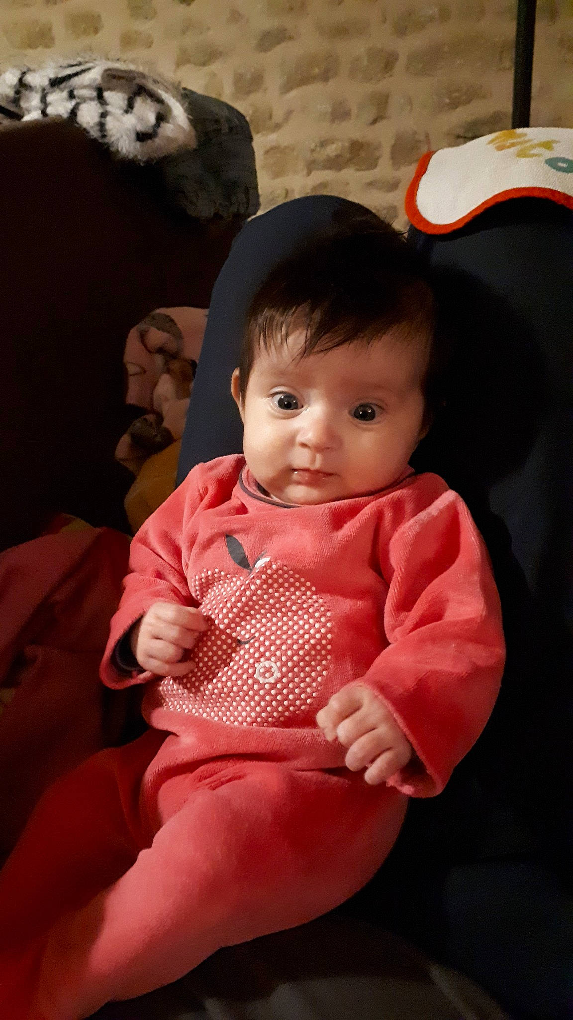 Maïwen participe au concours pour gagner de l'argent avec cette photo : baby, beauty, cheek, child, eye, person, pink, sitting, skin, toddler