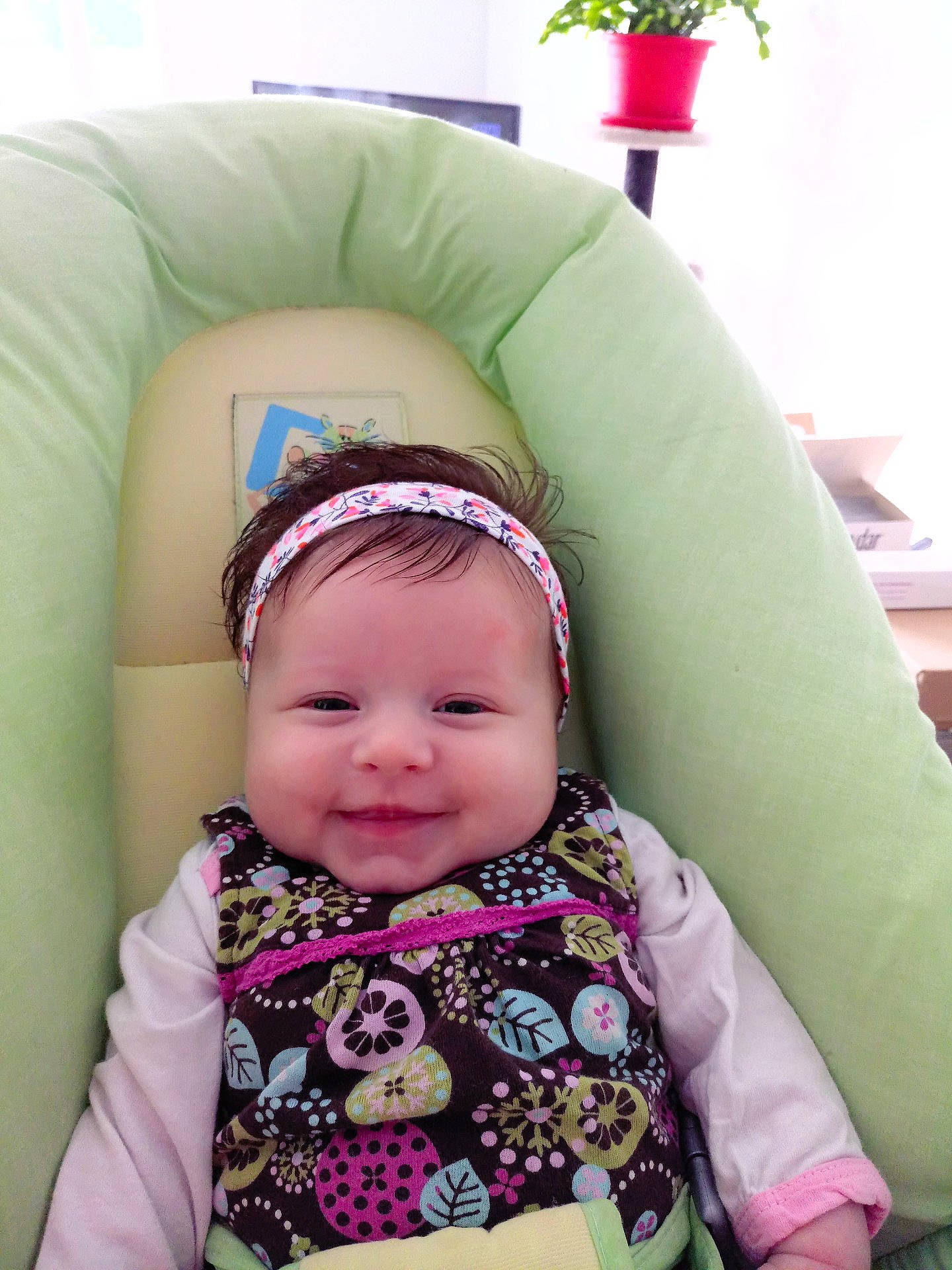 Lydia a rejoint le concours — aidez-le/la à gagner de superbes lots ! baby_products, cheek, child, day, eye, girl, hair_accessory, head, headband, headgear, infant, iris, person, pink, product, skin, smile, textile, toddler