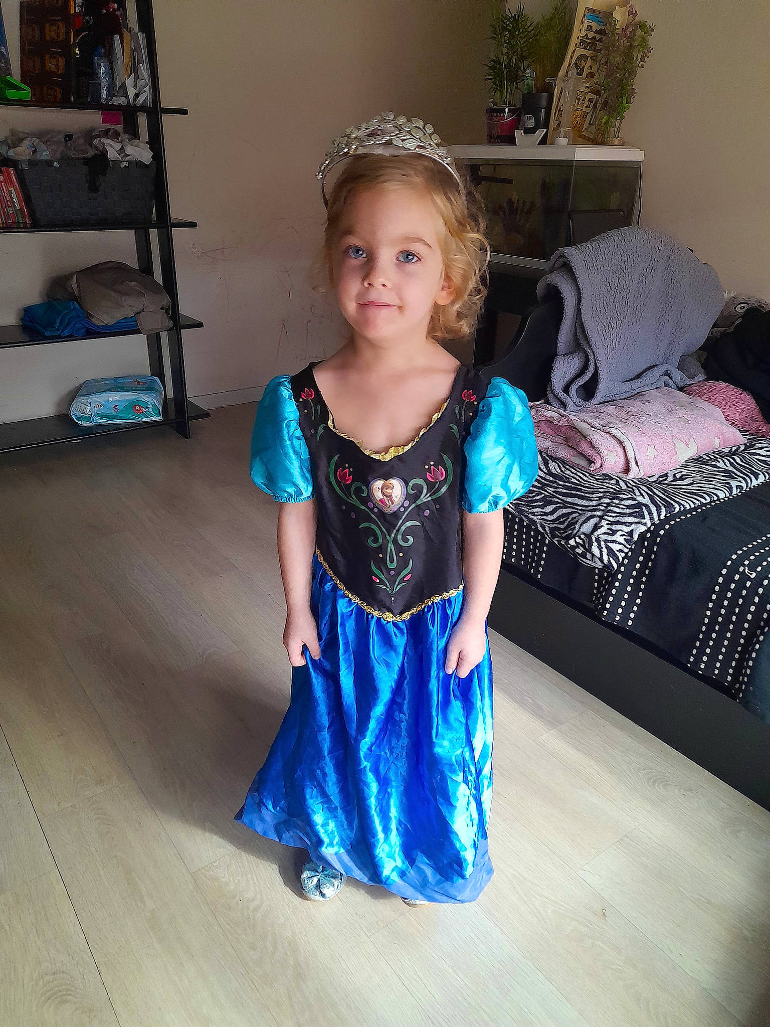 Elvina participe au concours pour gagner de l'argent avec cette photo : abdomen, baby_toddler_clothing, dress, event, fashion_design, flooring, fun, hairstyle, happy, iris, joy, leg, long_hair, person, shoulder, sleeve, smile, sportswear, thigh, toddler