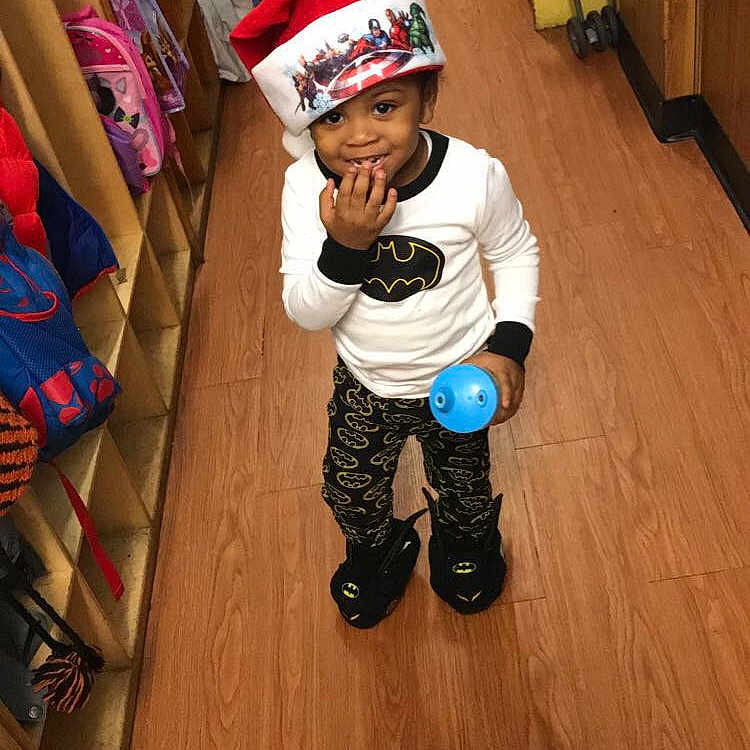 Khamari is registered to the contest to win money with this photo: