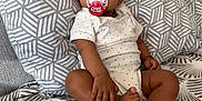 Ysanah a rejoint le concours — aidez-le/la à gagner de superbes lots ! baby, pacifier, couch, pillow, blanket, indoor, child, infant, patterned, clothing, sitting, face, hand, foot, expression, home, comfort, relaxing, cute, portrait