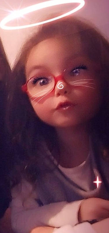 Elif participe au concours pour gagner de l'argent avec cette photo : baby, blond, cheek, cool, darkness, ear, eyelash, eyewear, flash_photography, fun, glasses, happy, jaw, lip, magenta, nose, person, portrait_photography, selfie, toddler