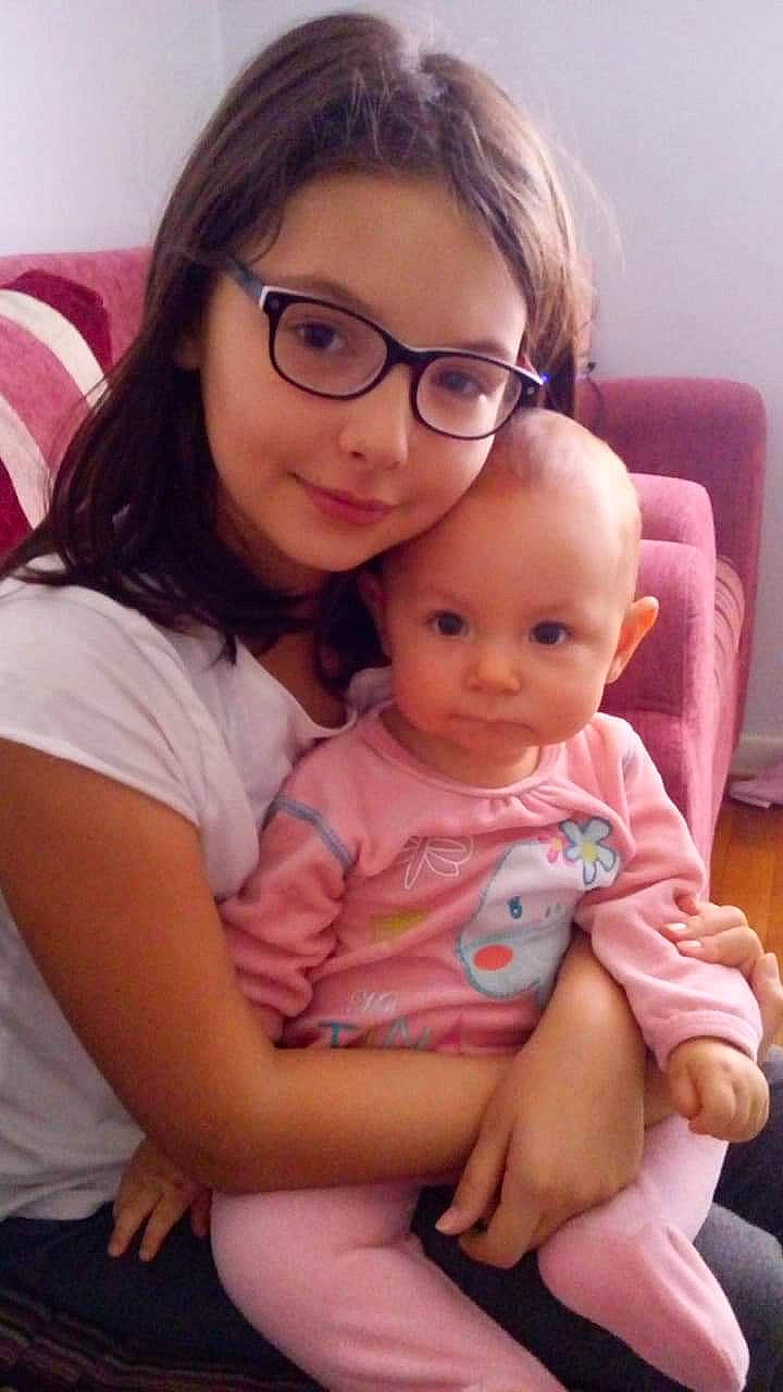 Saliha participe au concours pour gagner de l'argent avec cette photo : baby, cheek, child, glasses, person, skin, smile, toddler