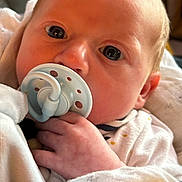 Milo participe au concours pour gagner de l'argent avec cette photo : baby, pacifier, hand, blanket, face, infant, closeup, skin, eyes, clothing, newborn, comfort, sleepy, cute, portrait, soft, child, indoors, warm, rest