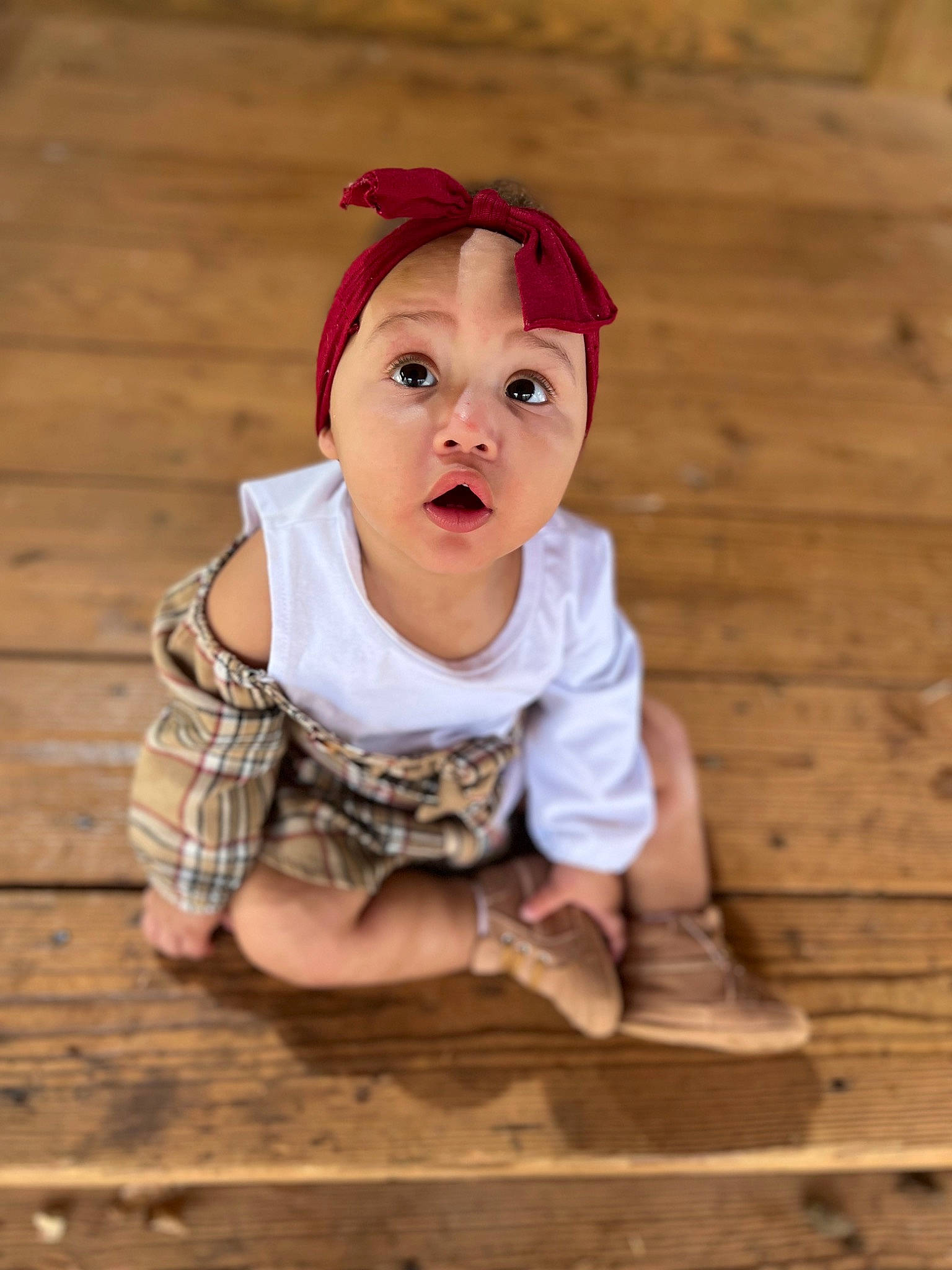Princess is registered to the contest to win money with this photo: baby, baby_toddler_clothing, cheek, child, chin, eye, face, floor, flooring, grass, happy, hardwood, head, human_body, nose, outerwear, person, sleeve, surprise, t_shirt
