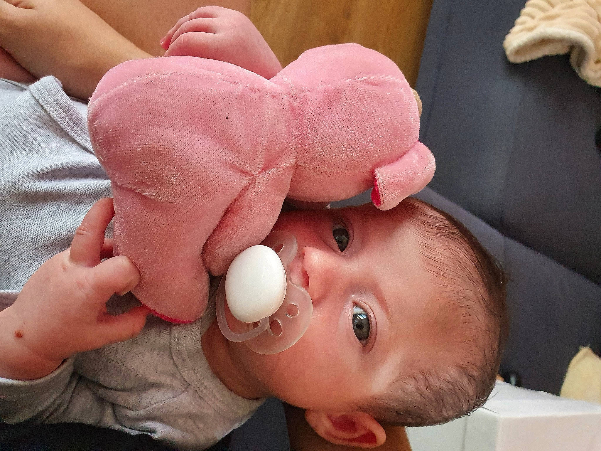 Aurore a rejoint le concours — aidez-le/la à gagner de superbes lots ! baby, cheek, child, comfort, ear, eyelash, finger, foot, gesture, happy, mouth, nail, nose, people, person, pink, skin, thumb, toddler, toy