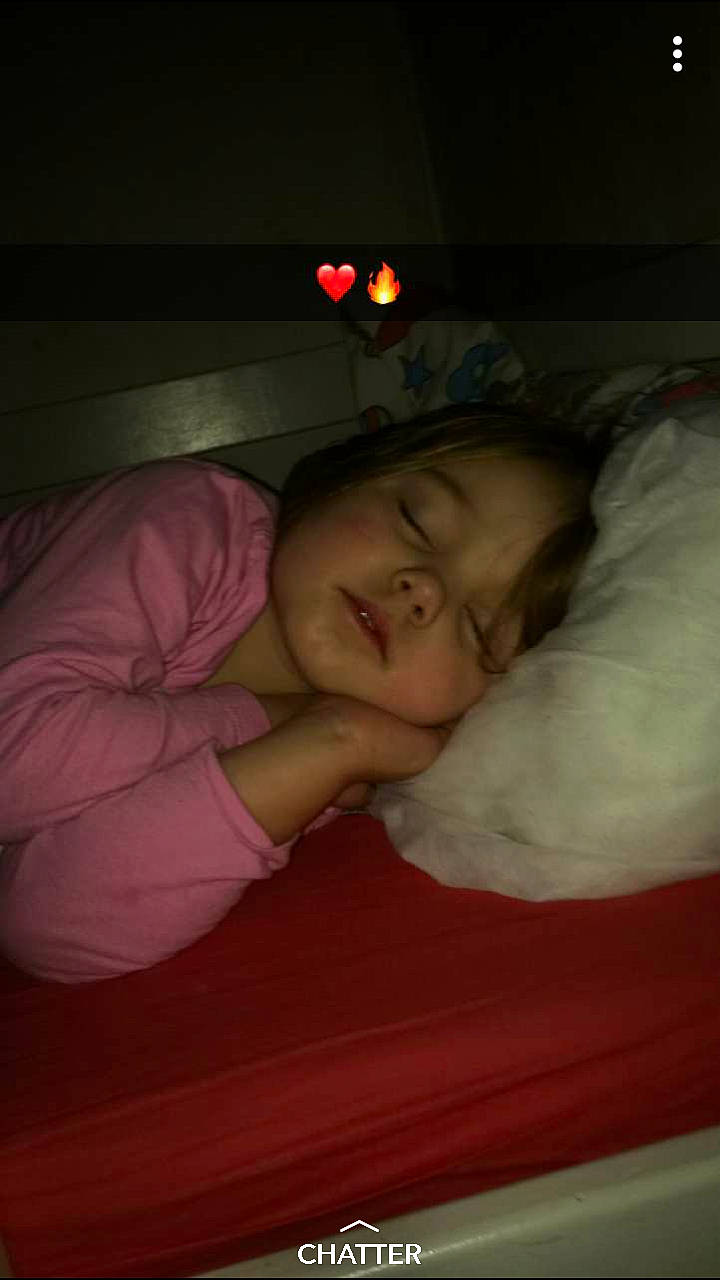 Lisea a rejoint le concours — aidez-le/la à gagner de superbes lots ! beauty, bedtime, cheek, child, eye, face, forehead, girl, infant, mouth, nap, nose, person, product, skin, sleep