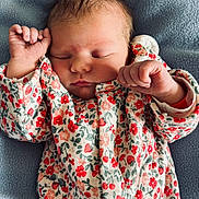 Julia participe au concours pour gagner de l'argent avec cette photo : newborn, baby, sleeping, floral_clothing, blanket, infant, cute, peaceful, hands, face, skin, head, rest, cozy, soft, portrait, indoors, child, toddler, closeup
